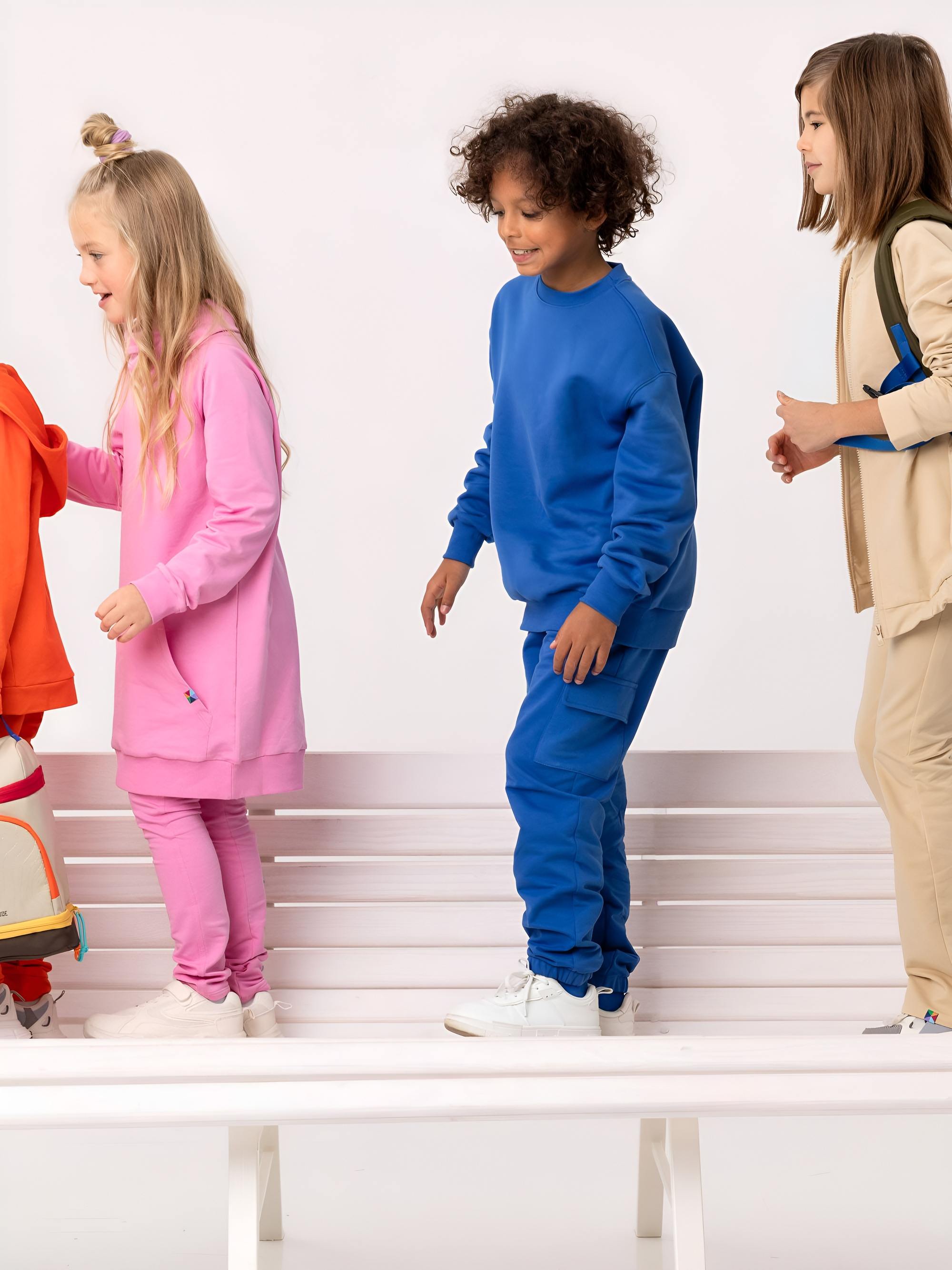 Beżowa bluza na zamek