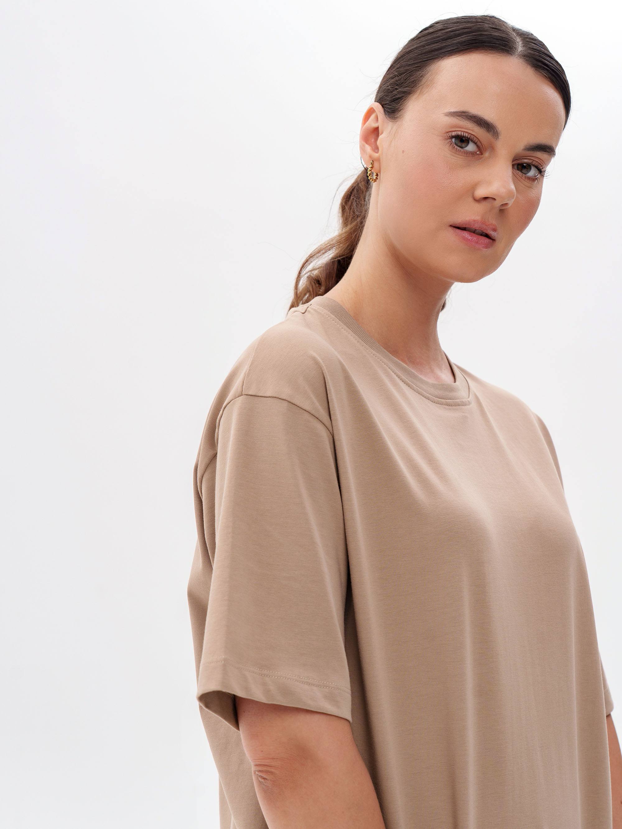 Mocha mousse T-shirt oversize damski