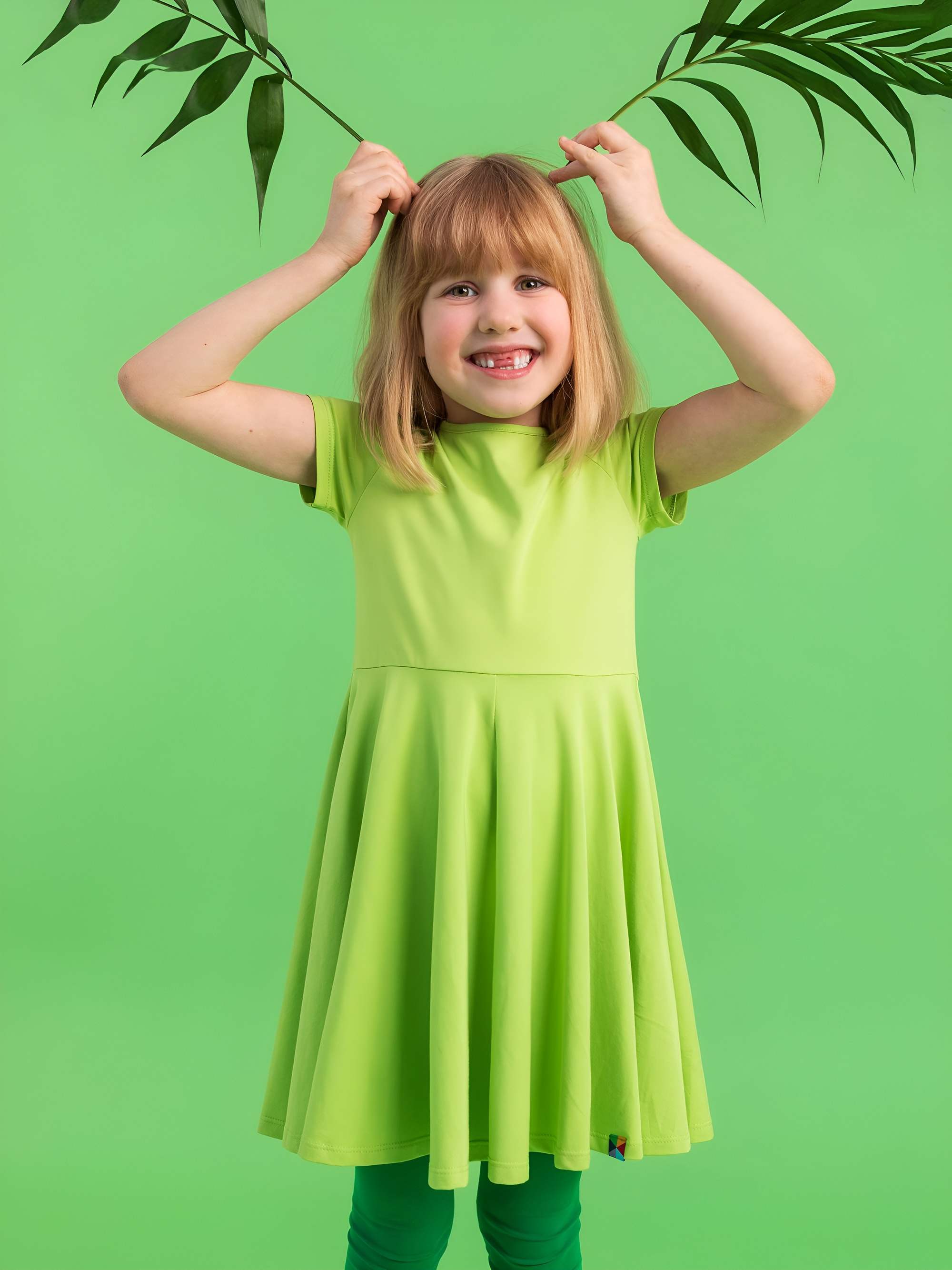 Limonkowa sukienka z krótkim rękawem