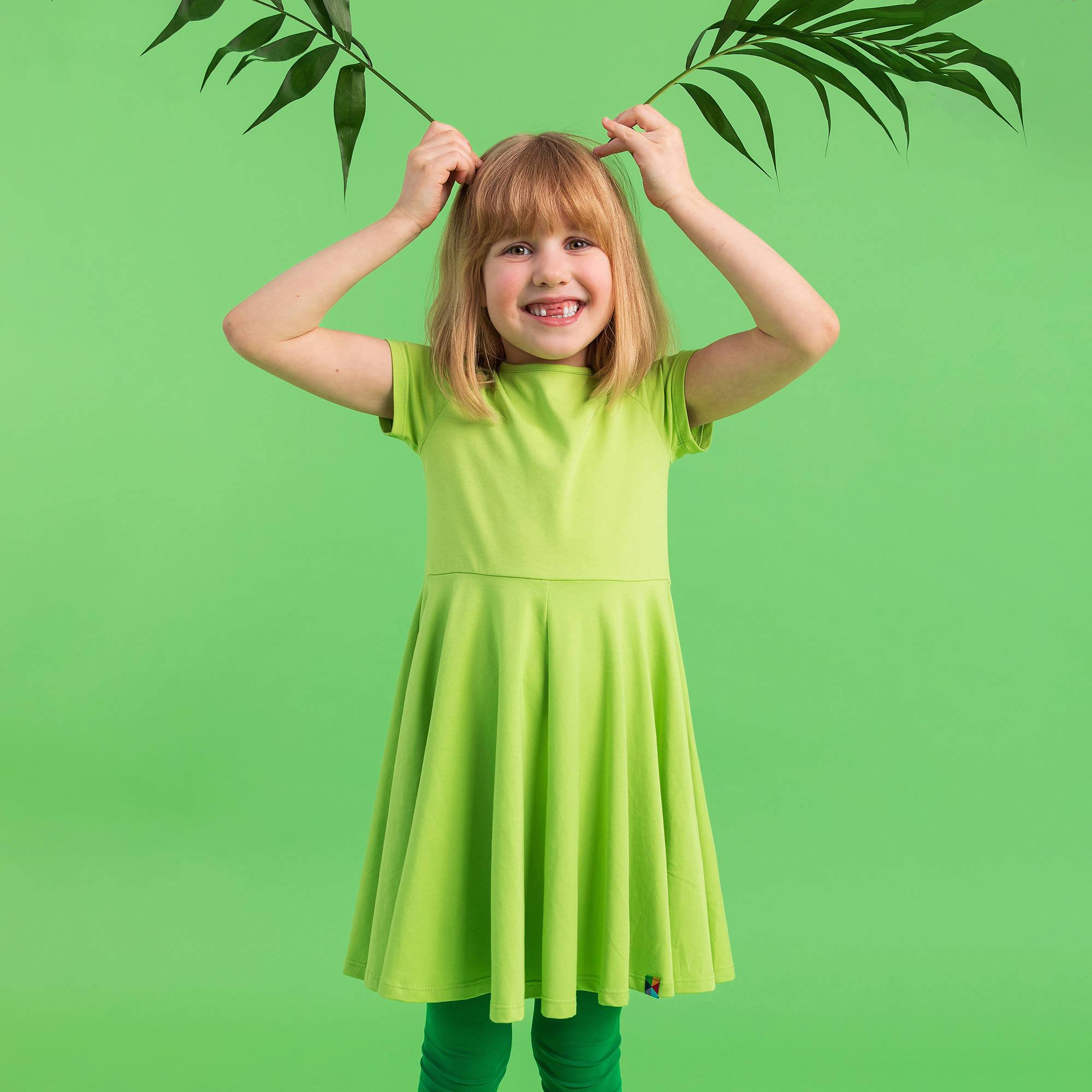 Limonkowa sukienka z krótkim rękawem