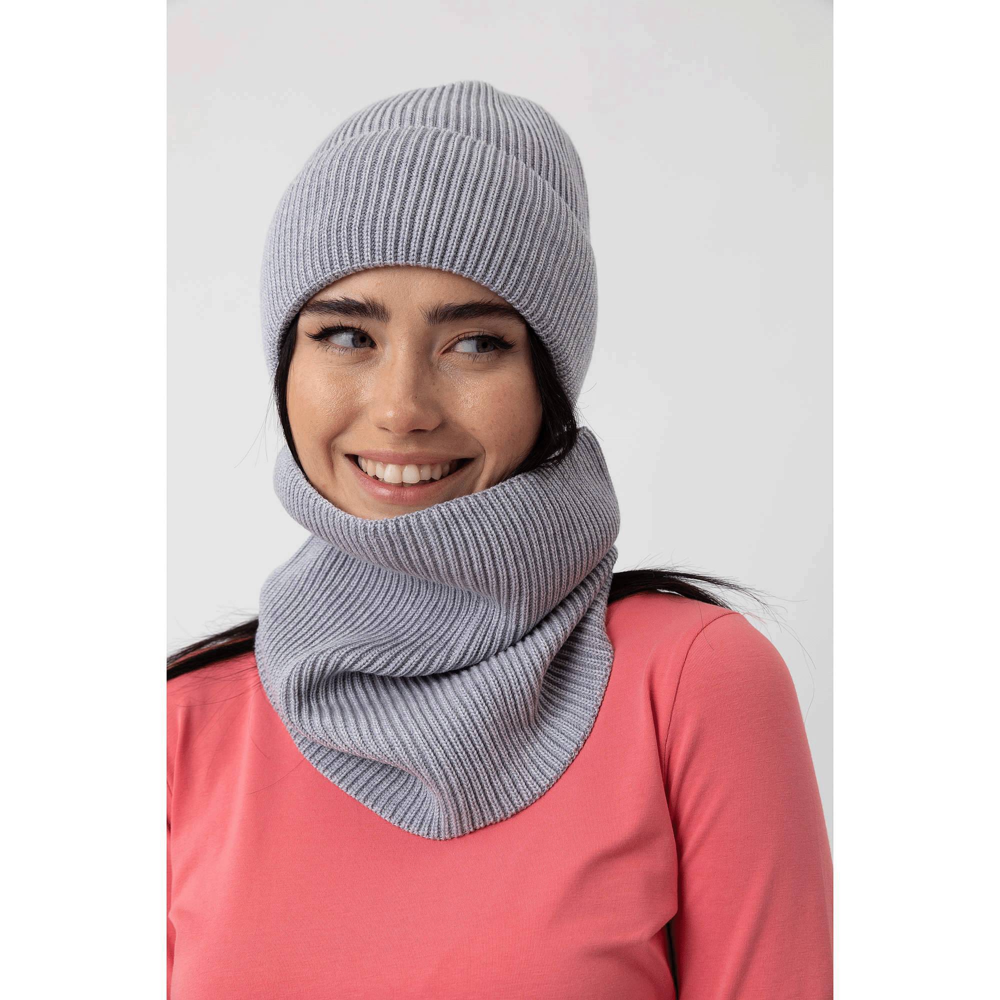 Szara czapka z wełny merino