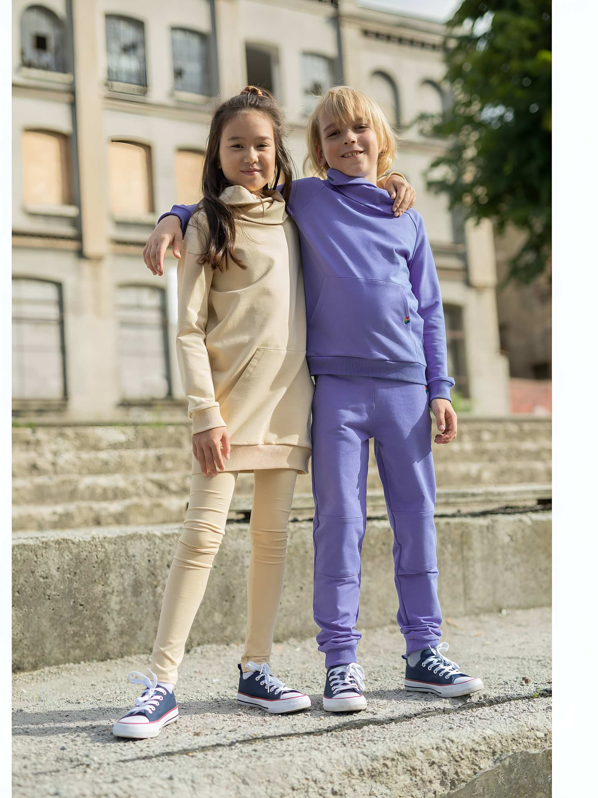 Beżowe legginsy