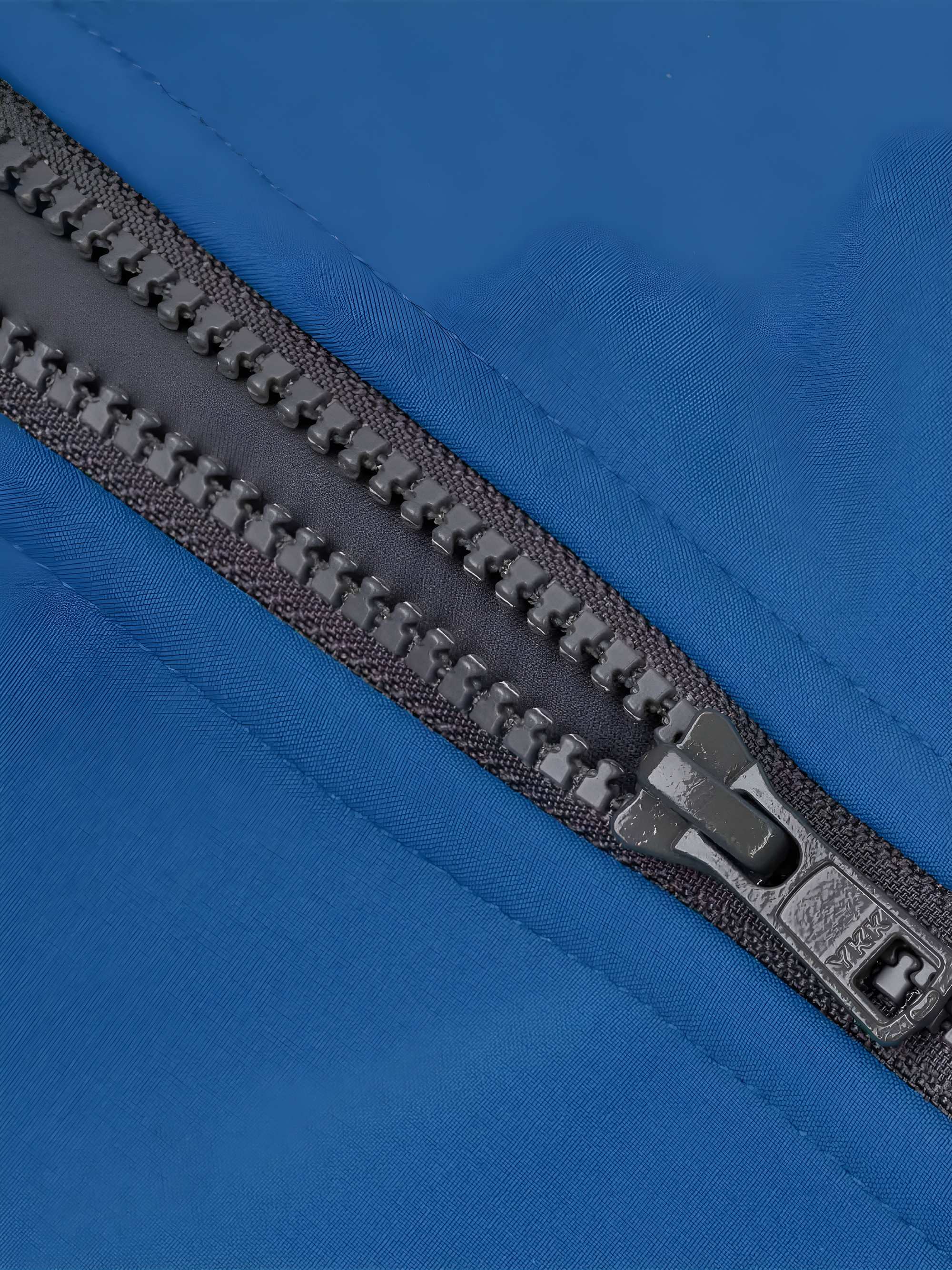 Niebieska kurtka softshell