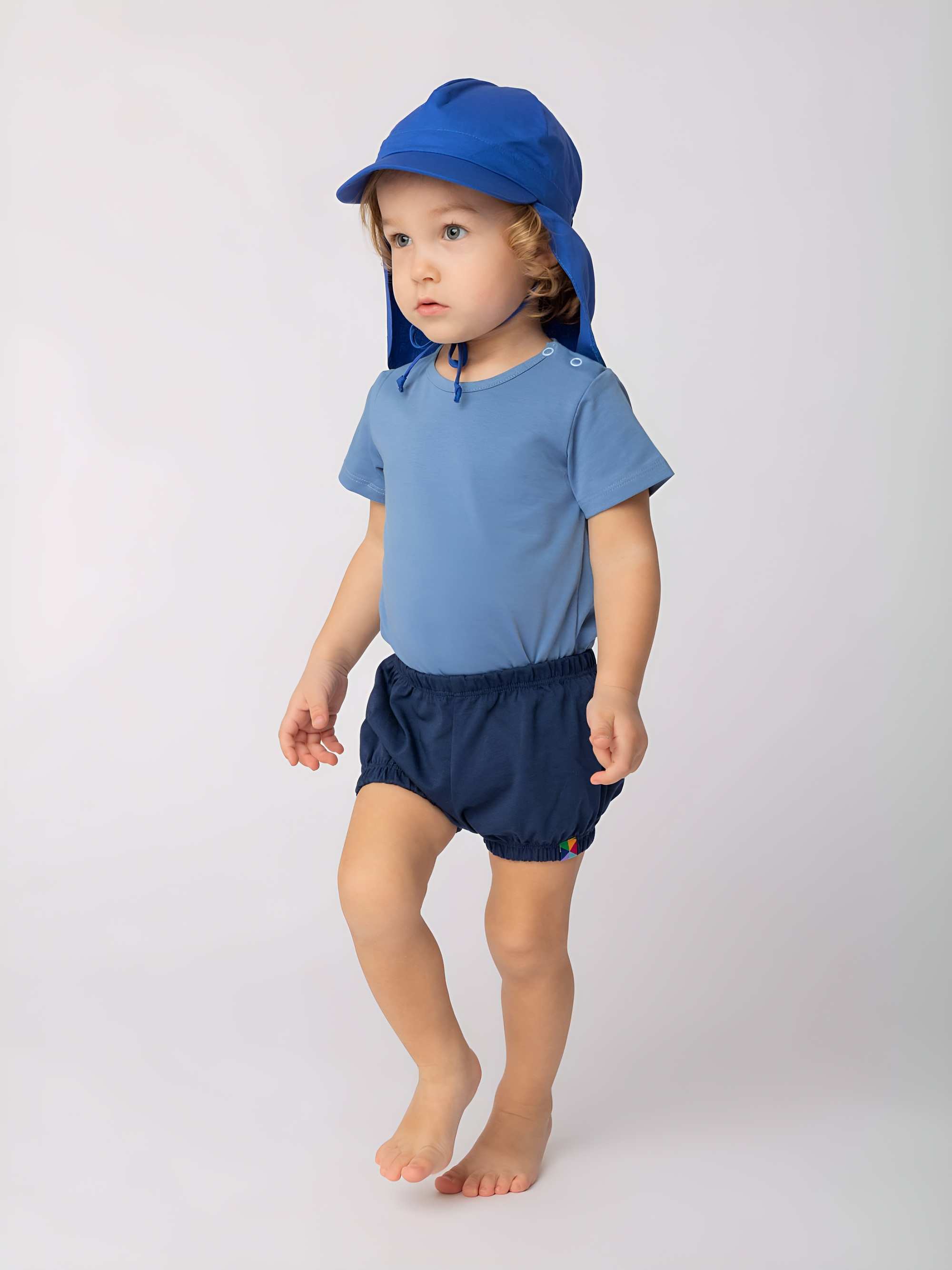Niebieska czapka z okapem 6-36 M