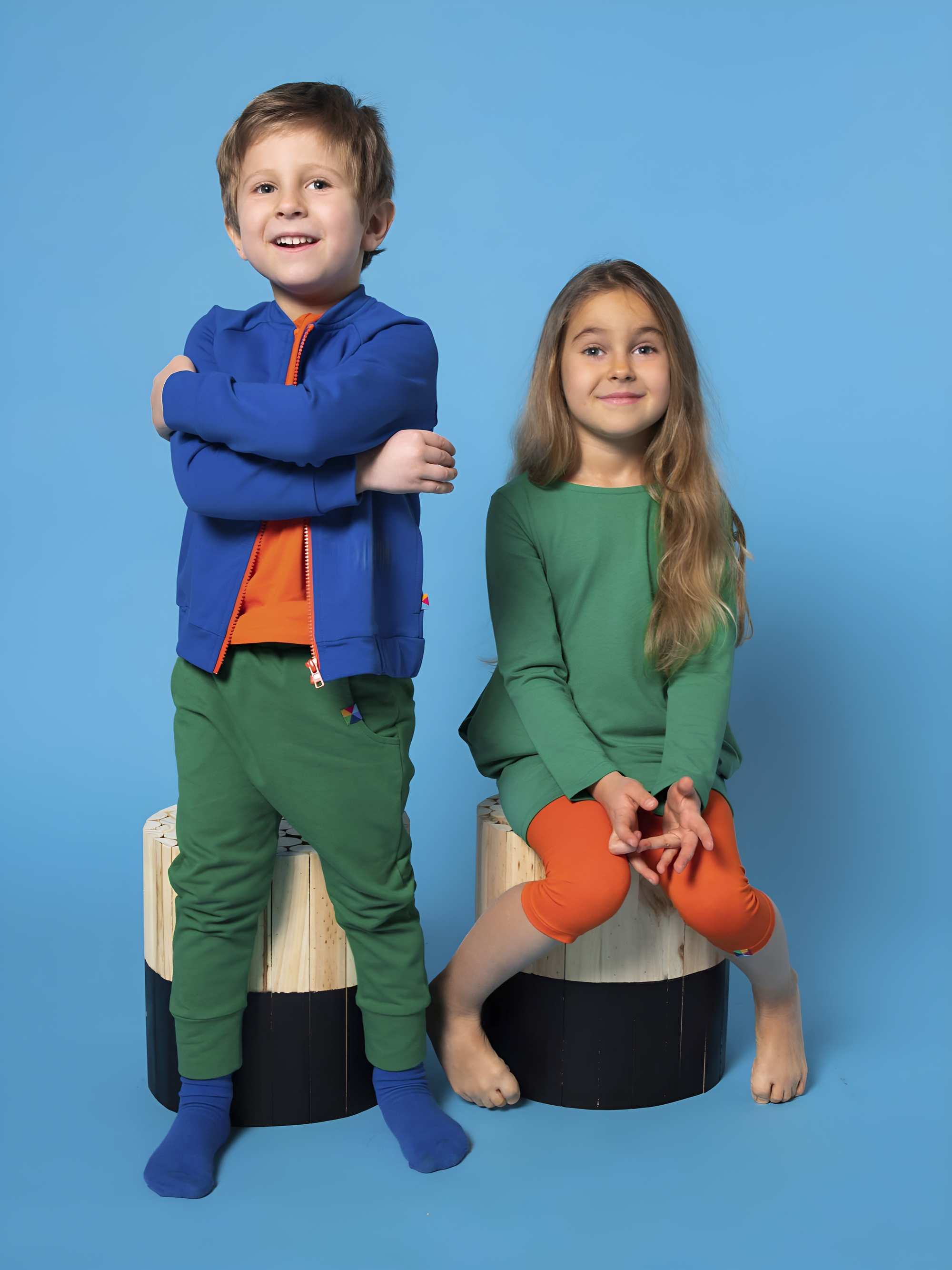 Niebieska bluza na zamek