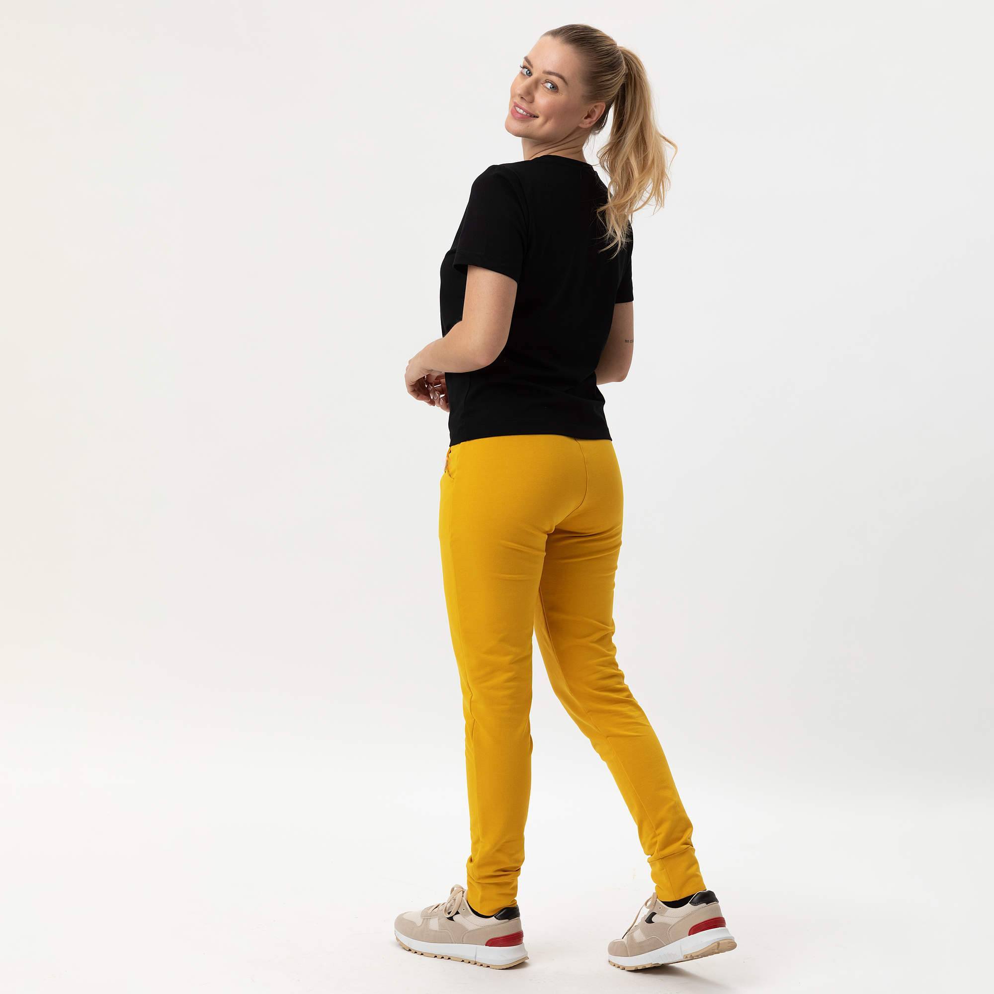 Musztardowe spodnie dresowe damskie