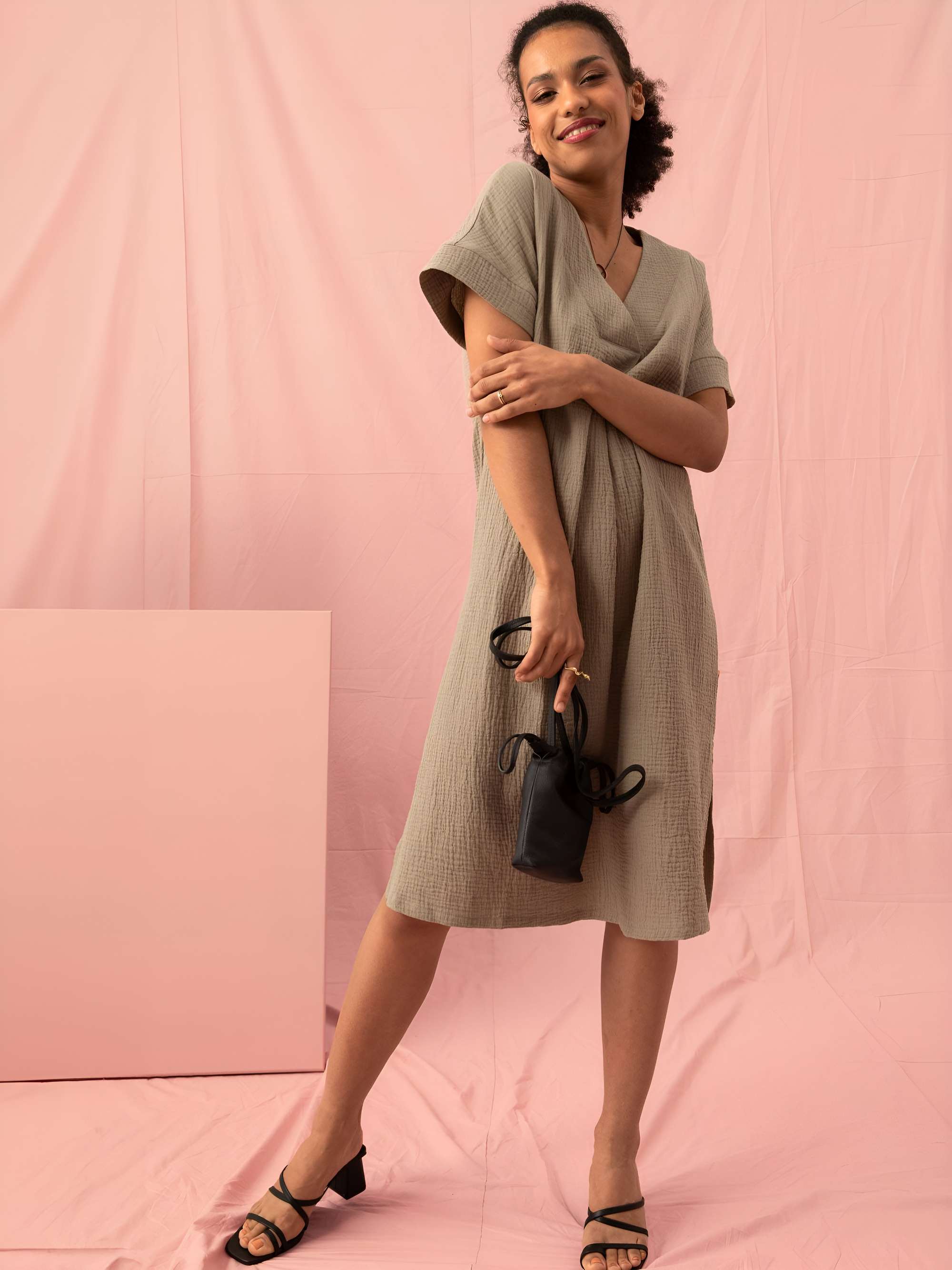Dark beige muslin loose-fitting dress Women