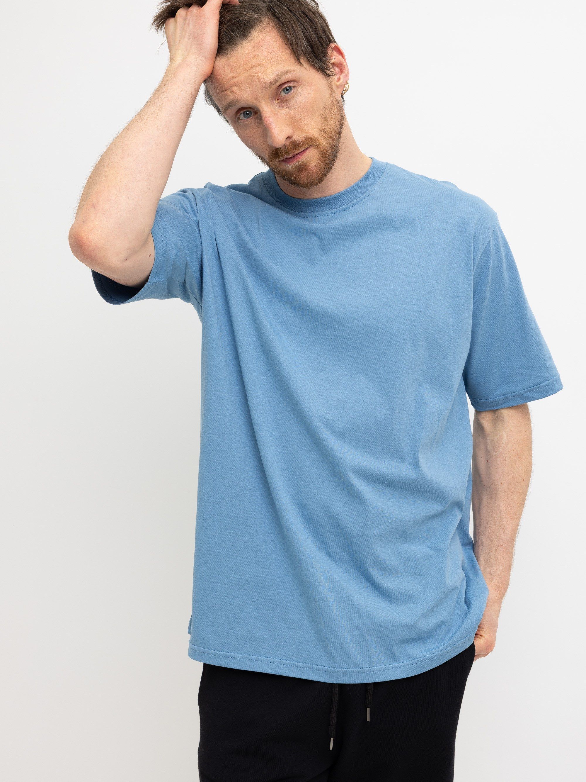 Błękitny T-shirt oversize męski