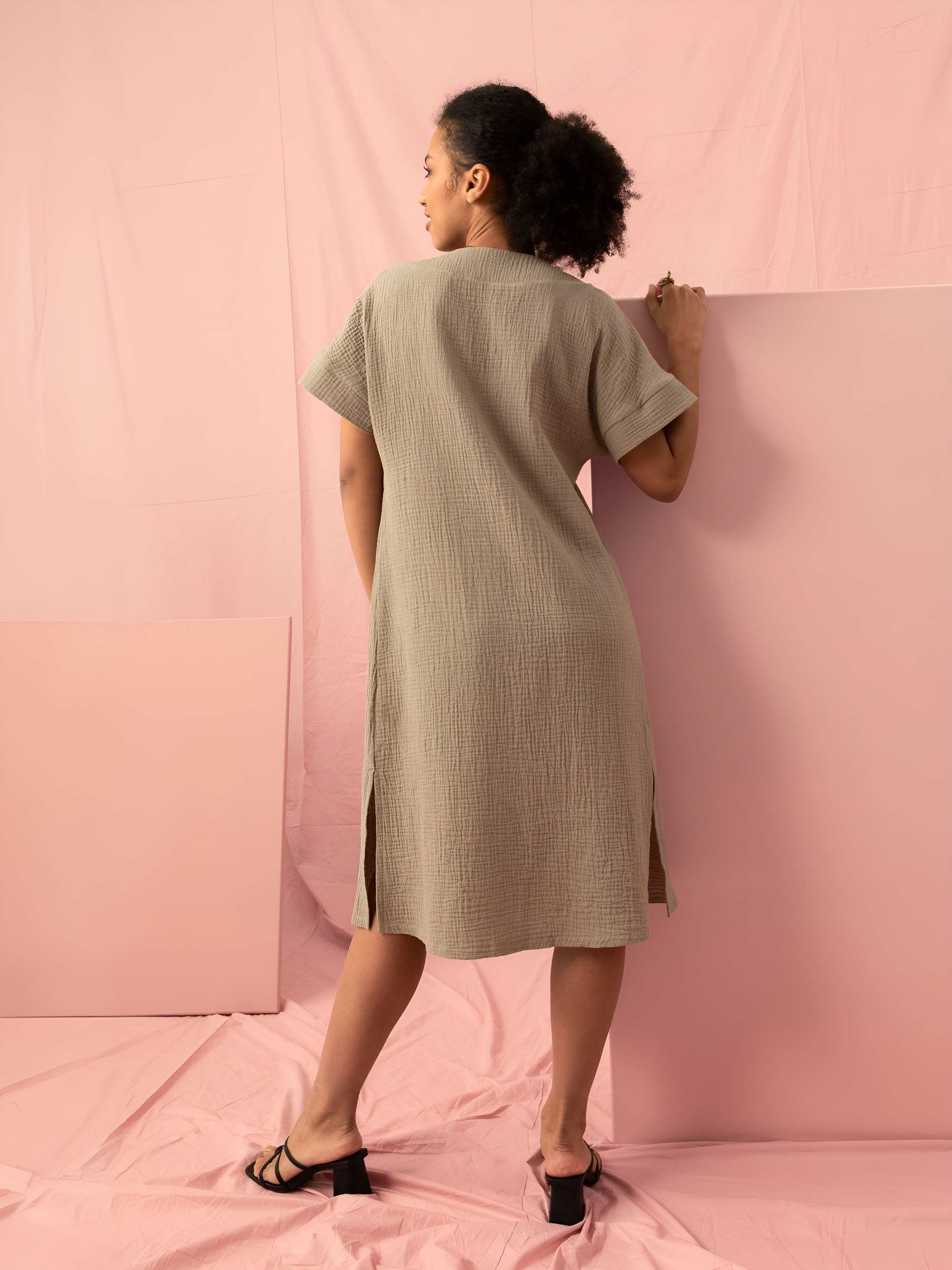 Dark beige muslin loose-fitting dress Women