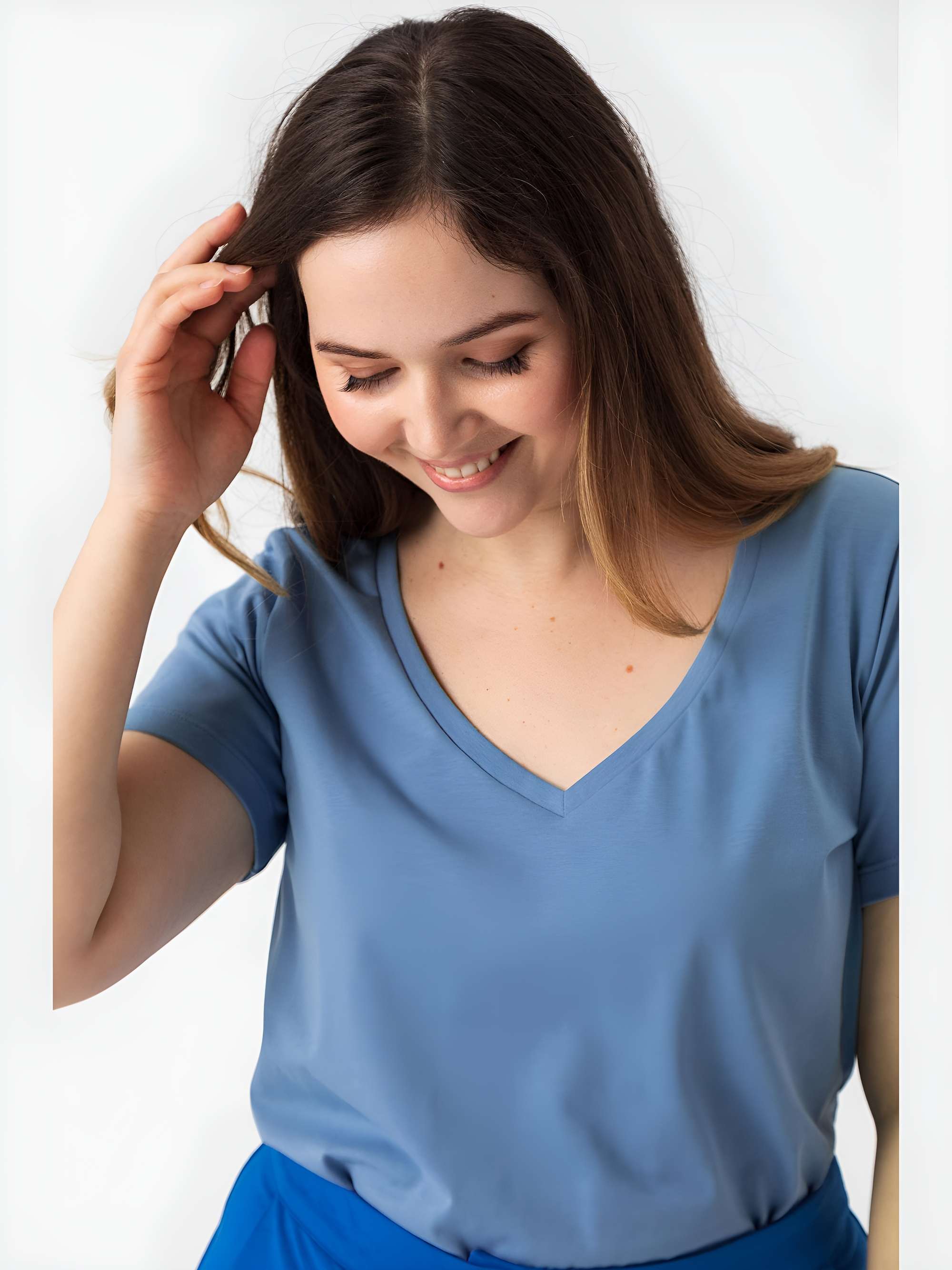 Błękitny T-shirt damski