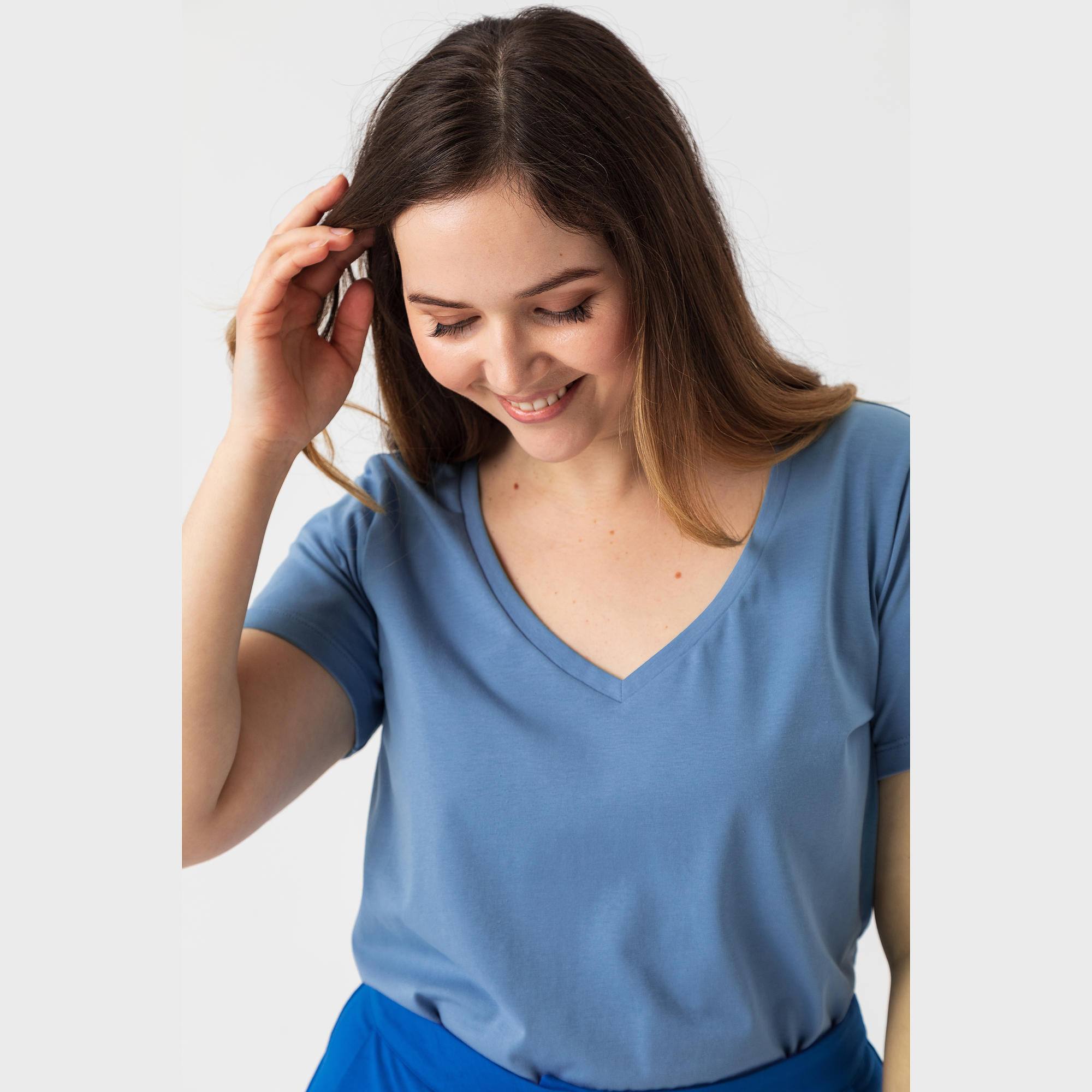 Błękitny T-shirt damski