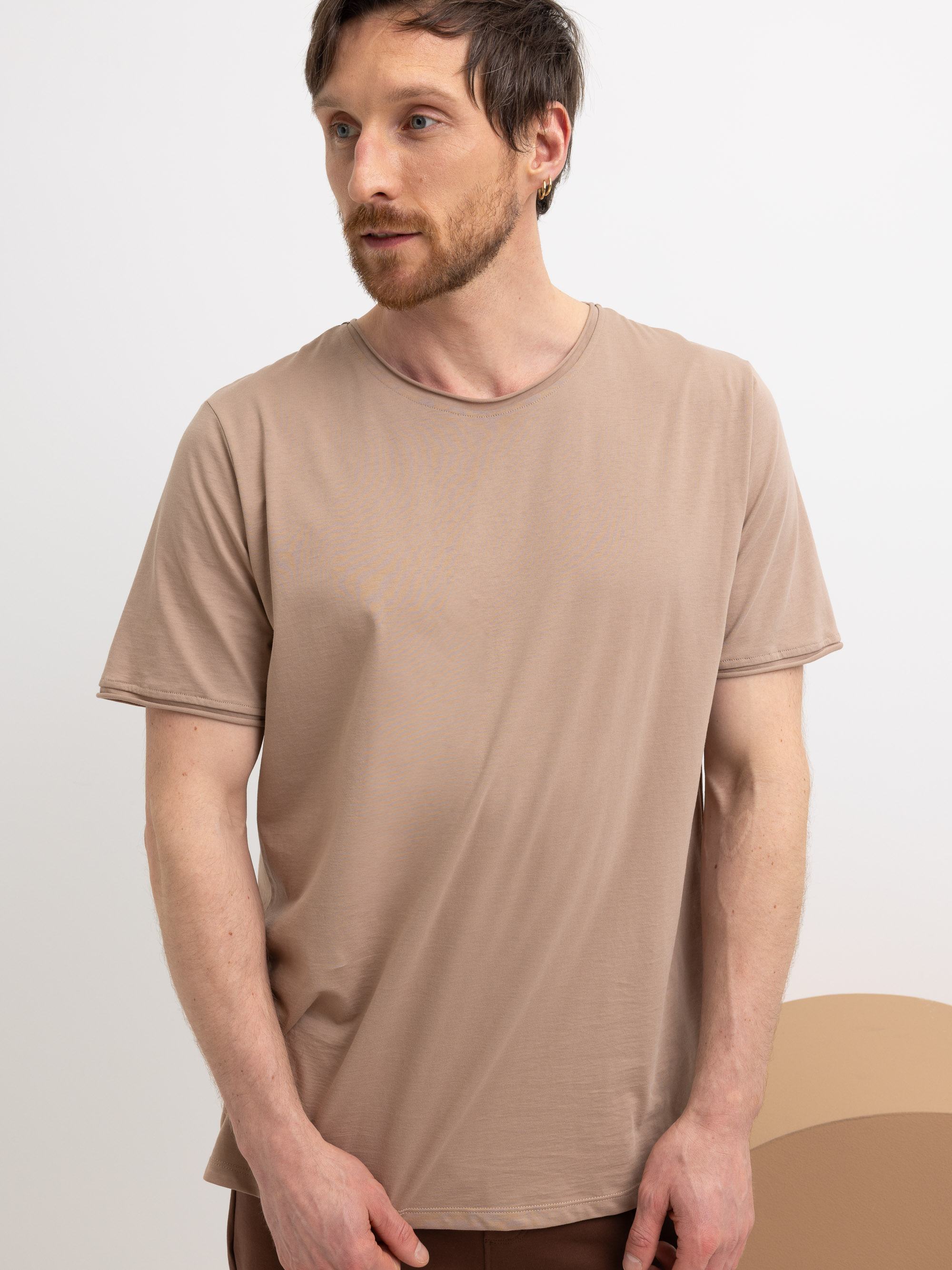 Mocha mousse T-shirt z cienkiej dzianiny męski