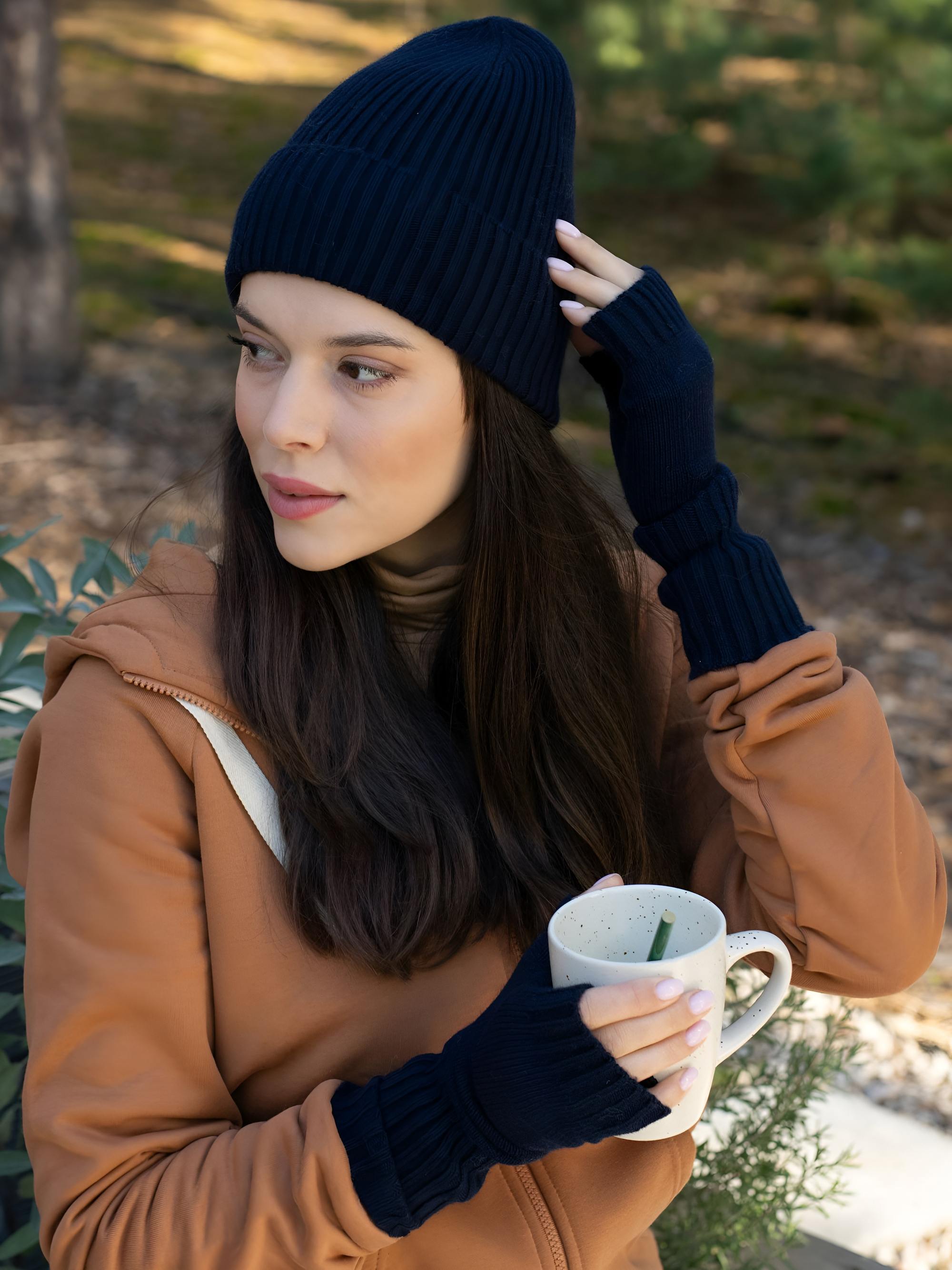 Navy blue cashmere wool hat with cashmere