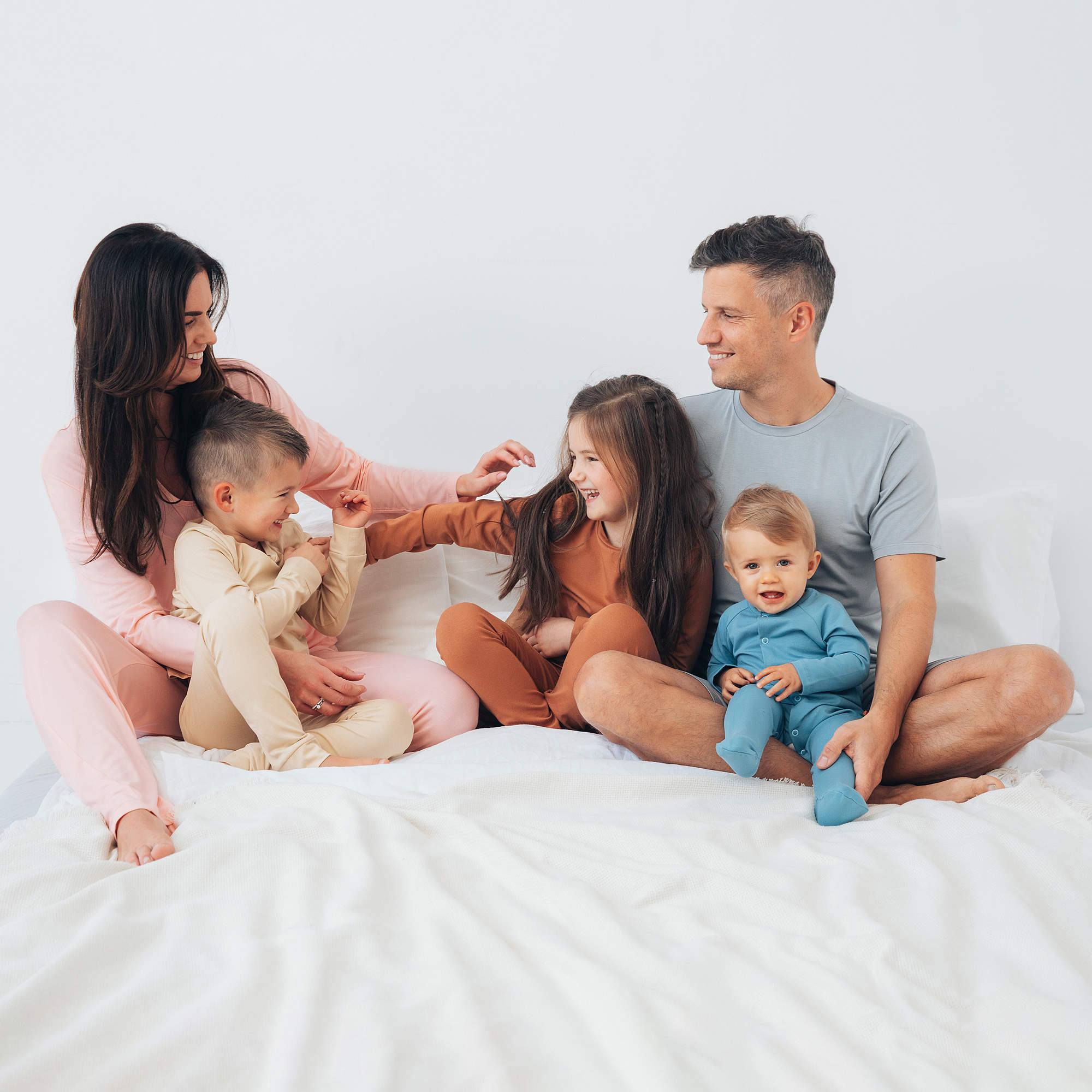 Jasnoróżowe spodnie od piżamy damskie długie
