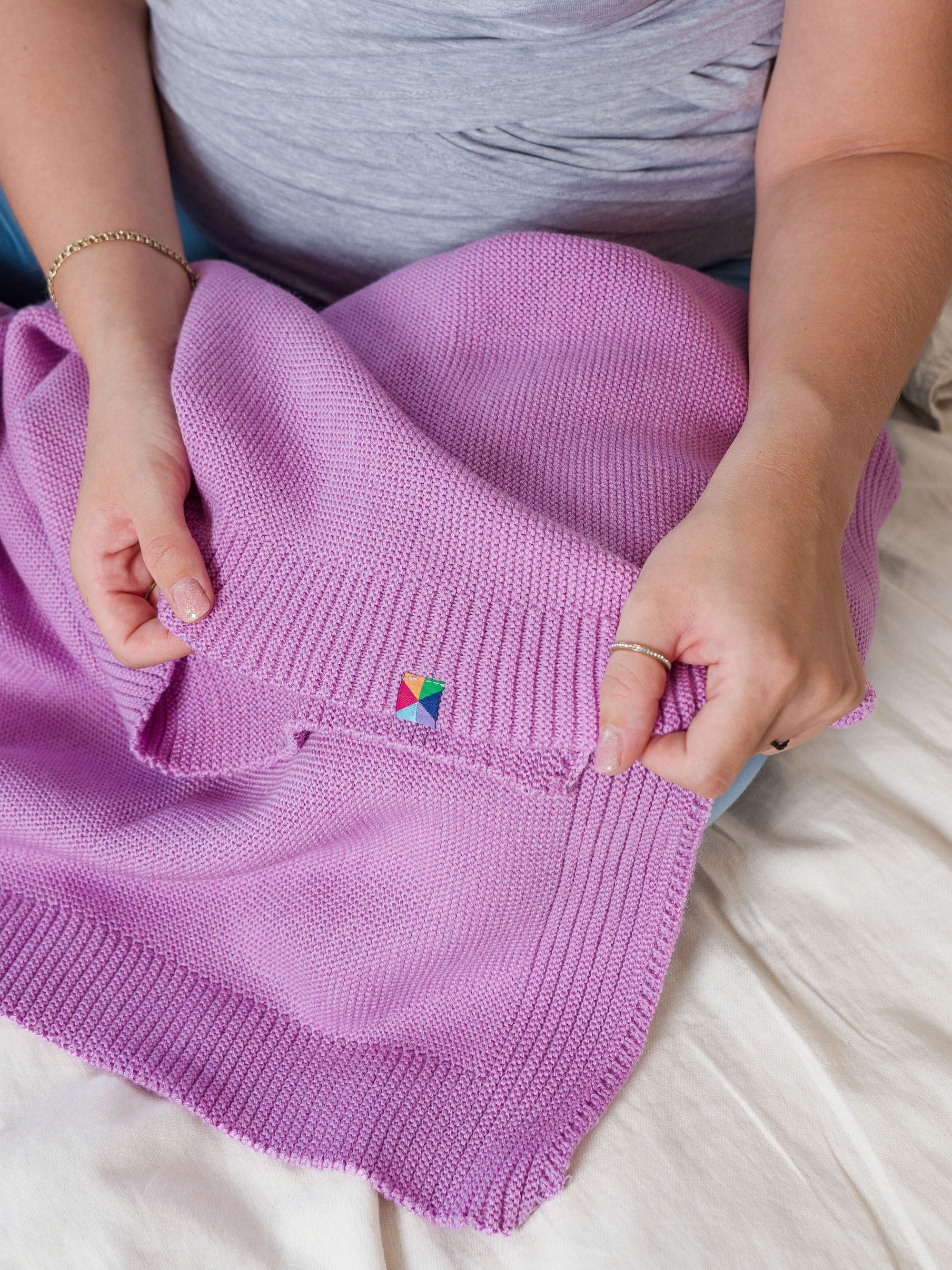 Light purple merino wool knitted blanket