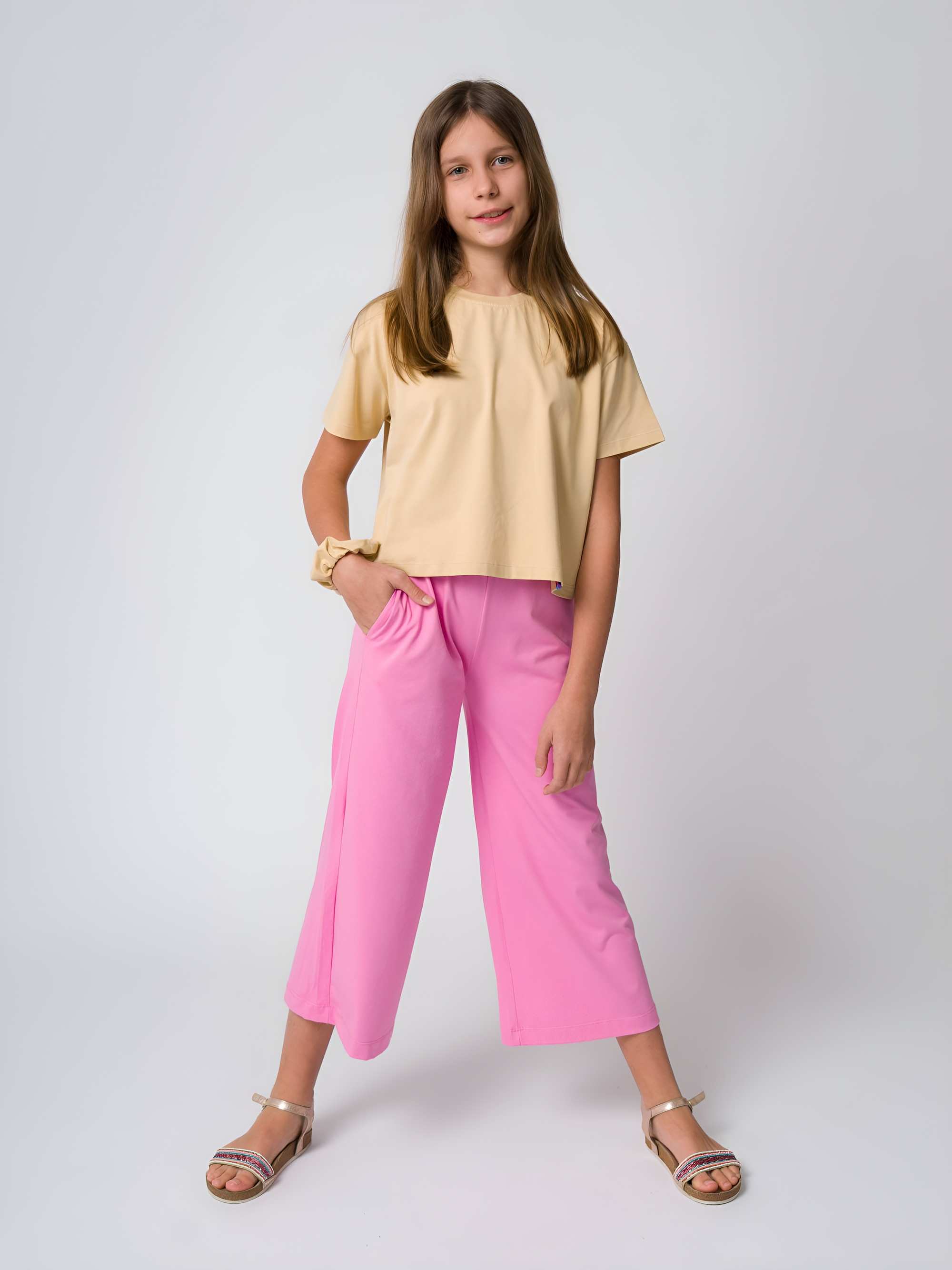 Beżowy t-shirt o luźnym kroju Junior