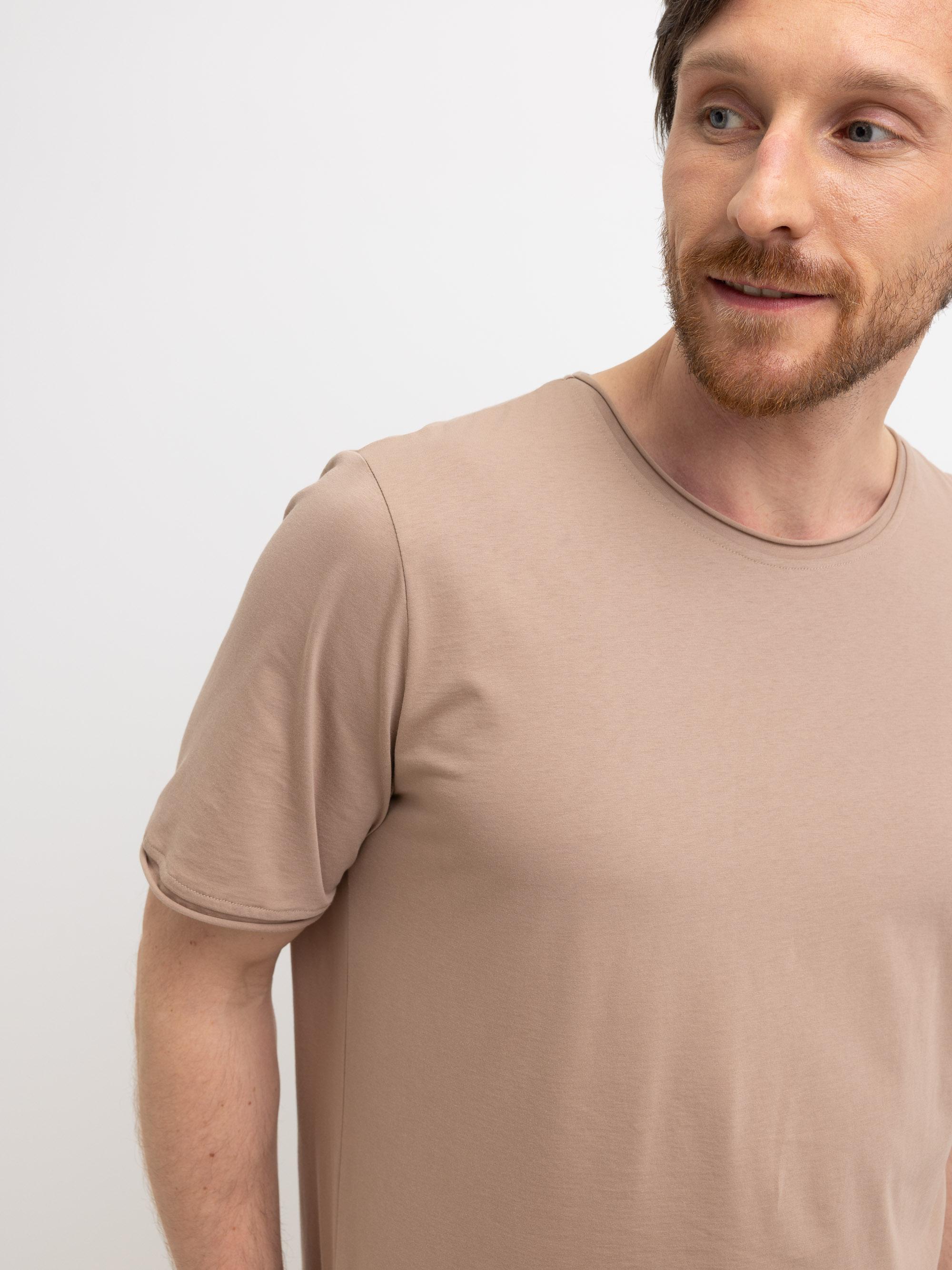 Mocha mousse T-shirt z cienkiej dzianiny męski