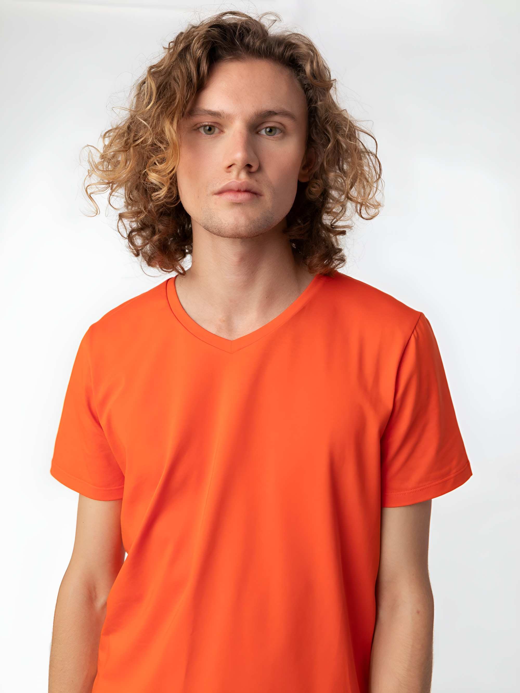 Pomarańczowy t-shirt w serek męski