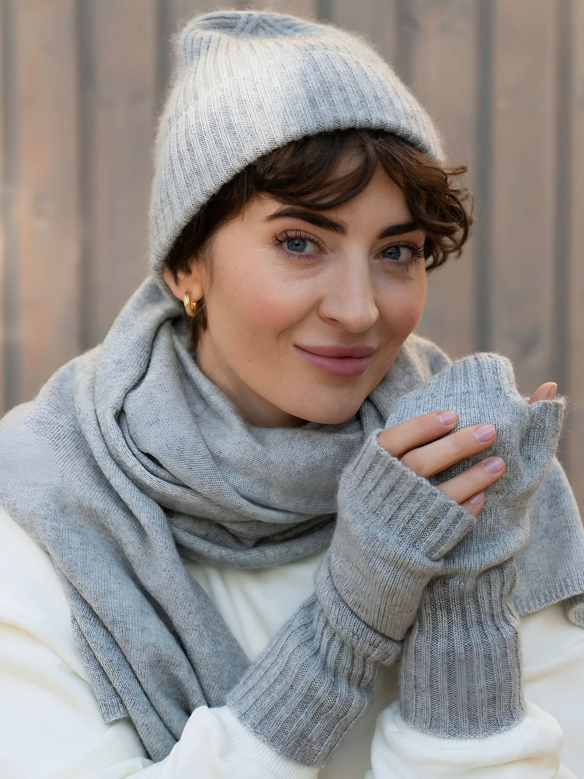 Gray cashmere wool hat with cashmere