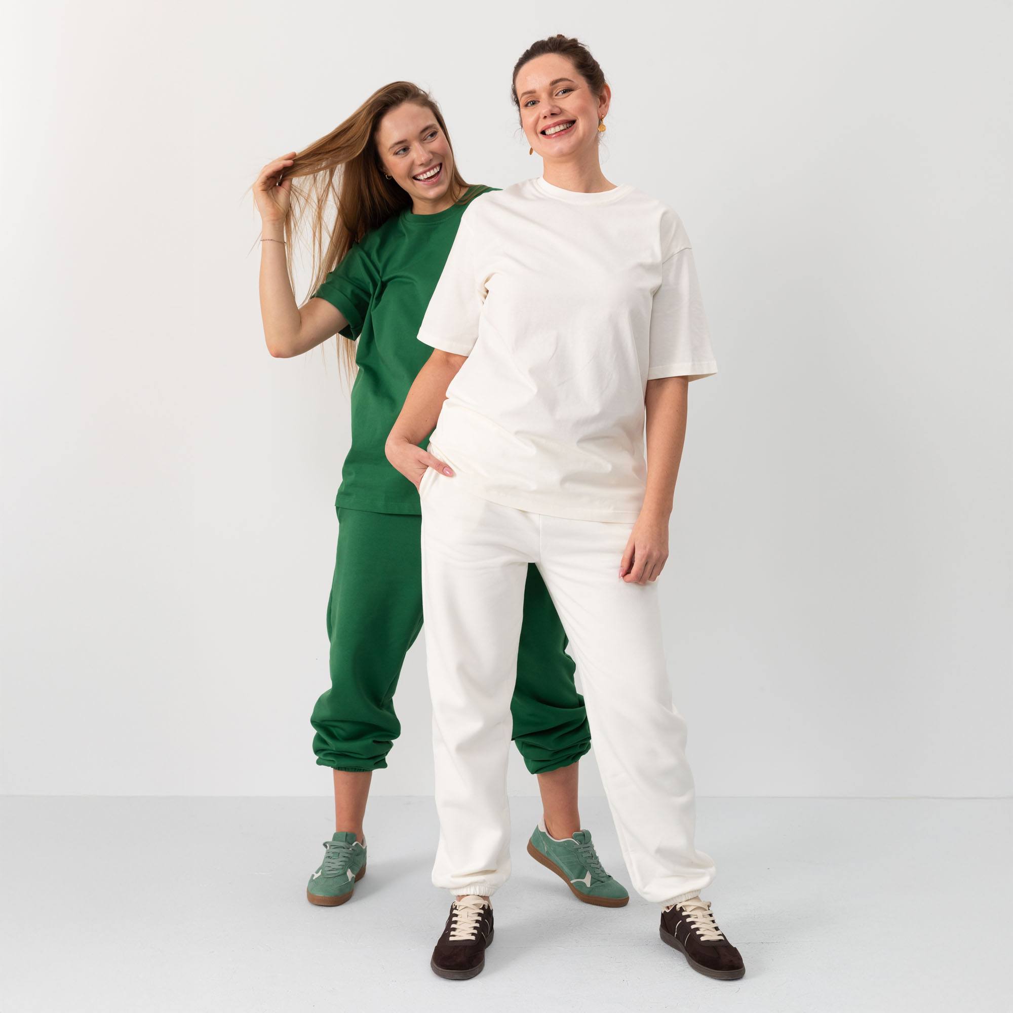 Śmietankowy T-shirt oversize damski