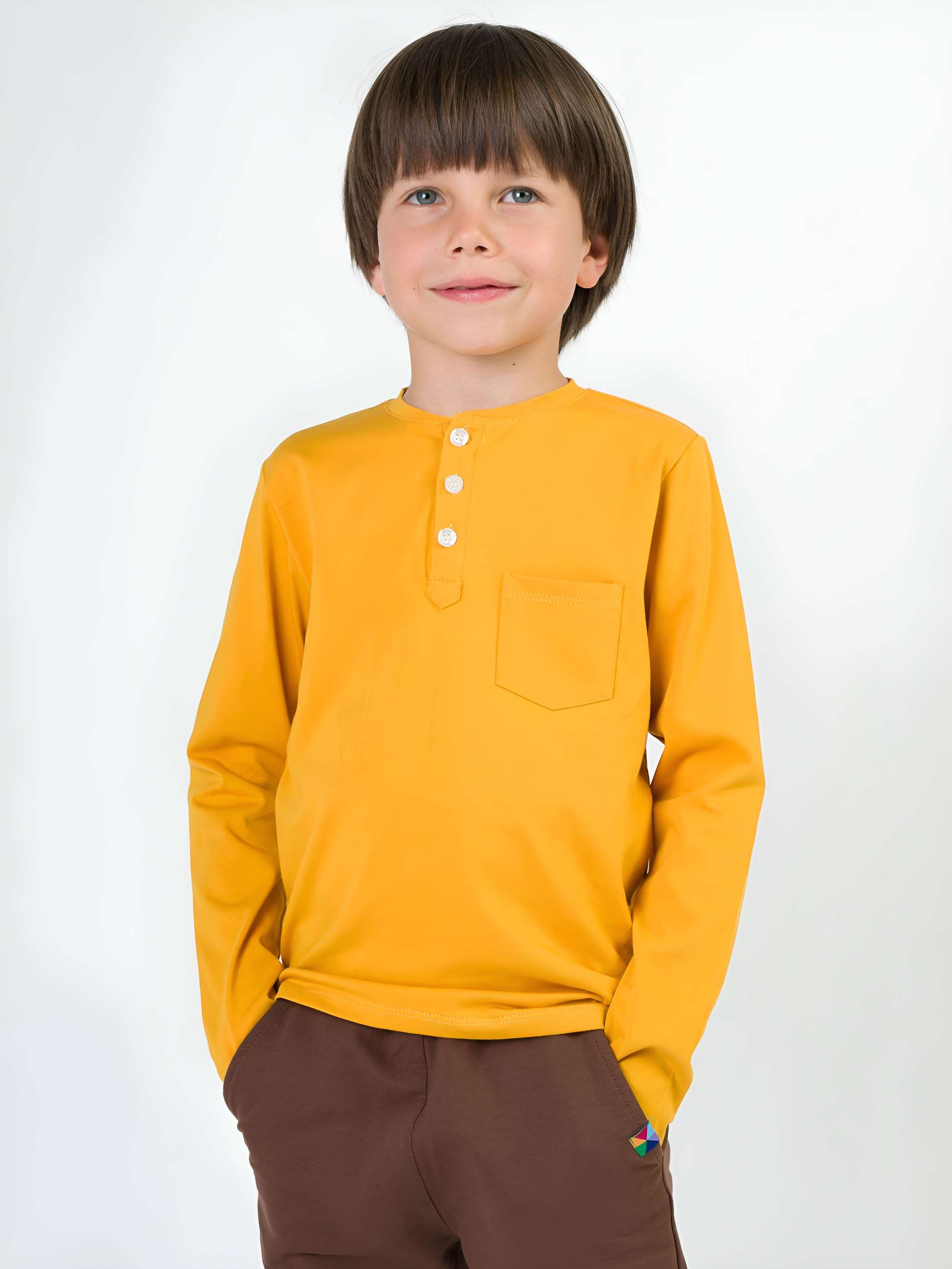 Musztardowa koszulka henley