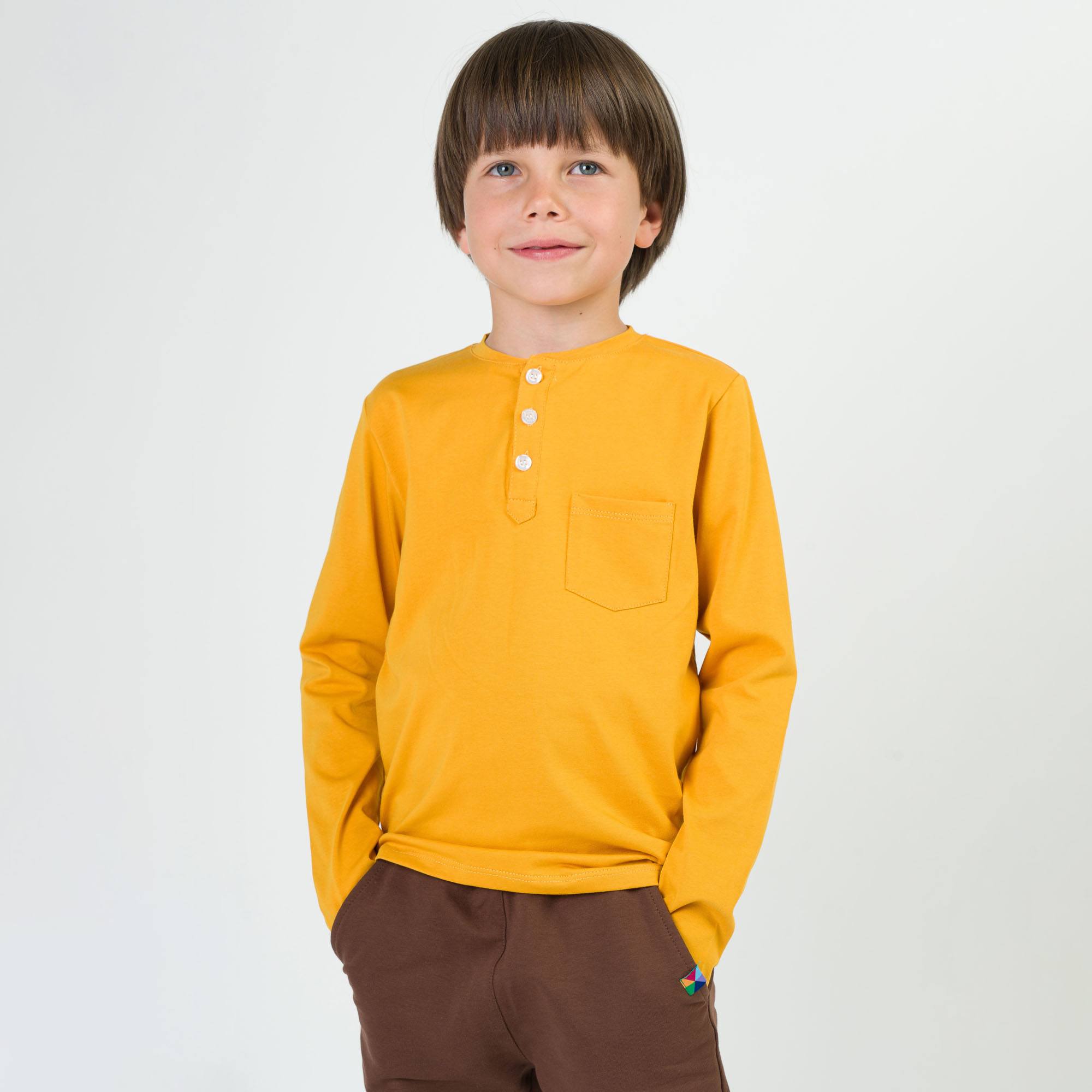Musztardowa koszulka henley