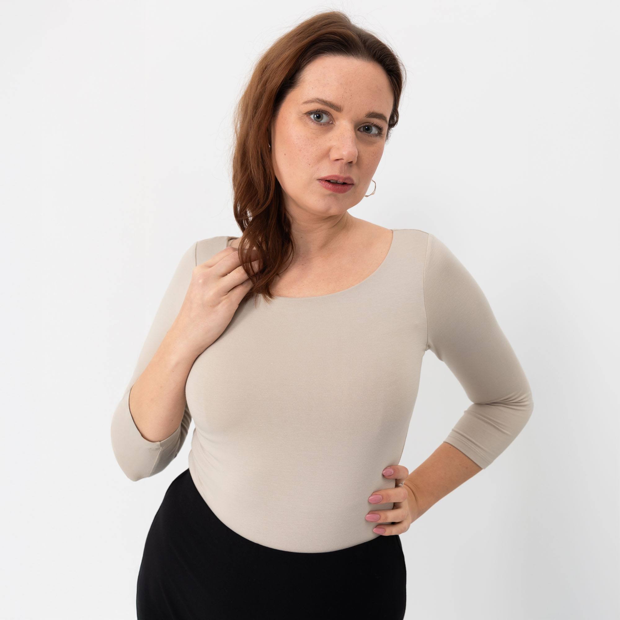 Jasnobeżowe body z rękawem 3/4 damskie