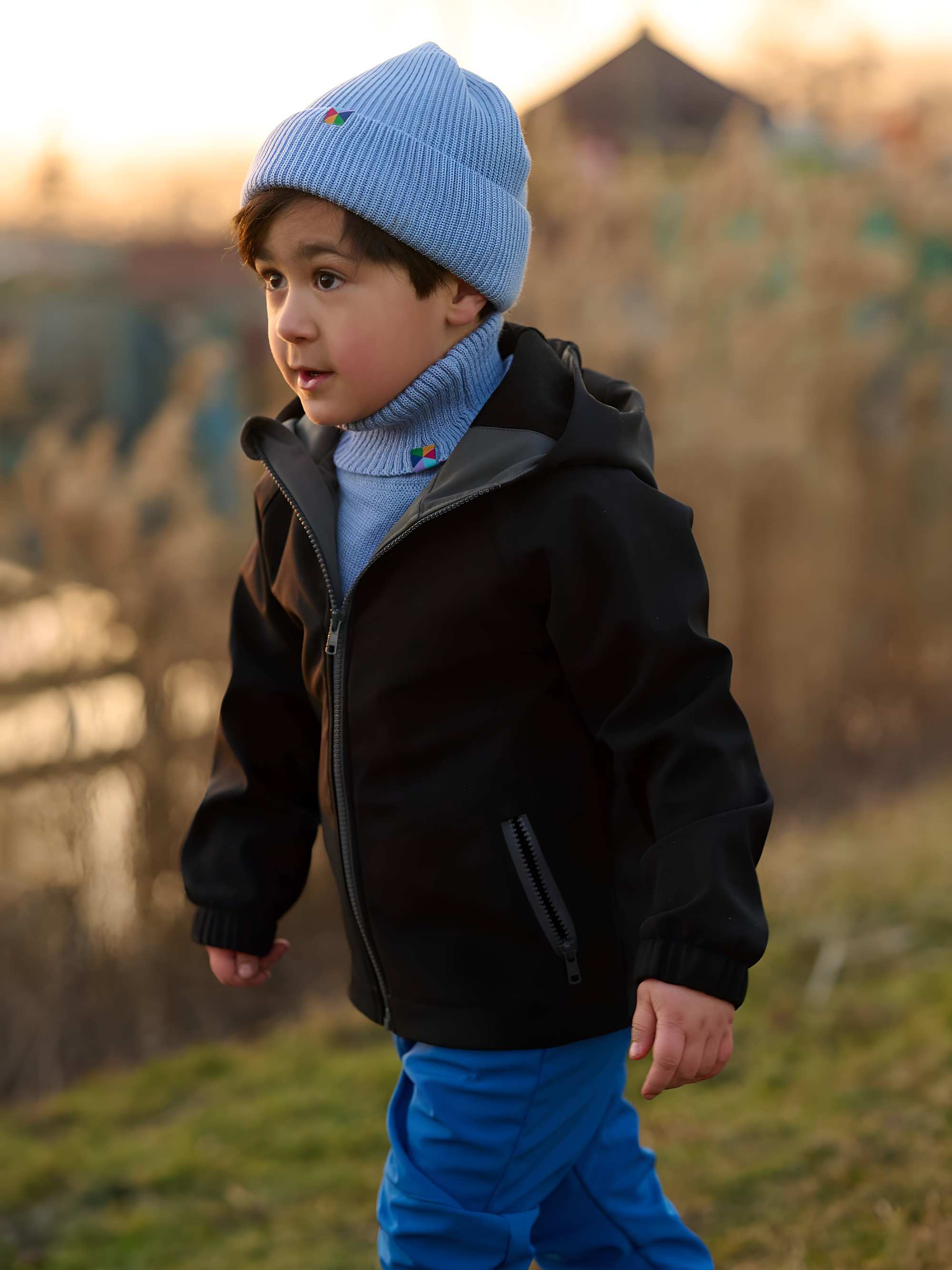 Czarna kurtka softshell