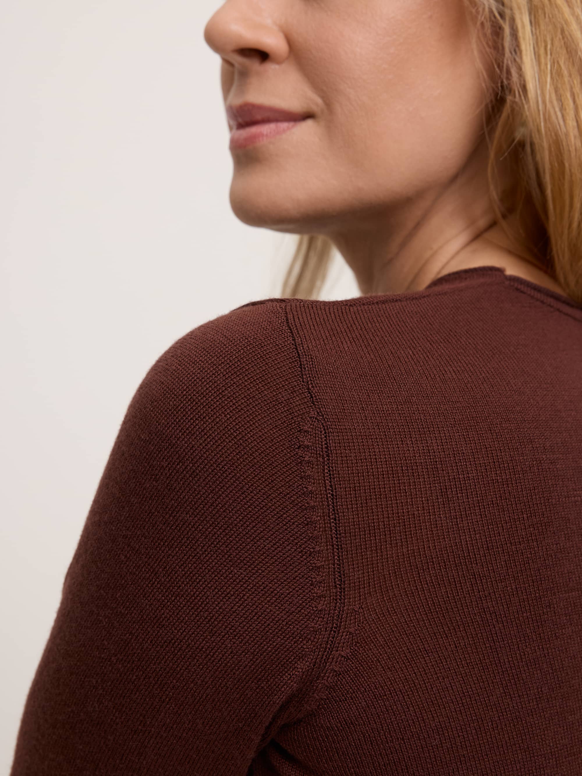Brązowy sweter z wełny merino damski
