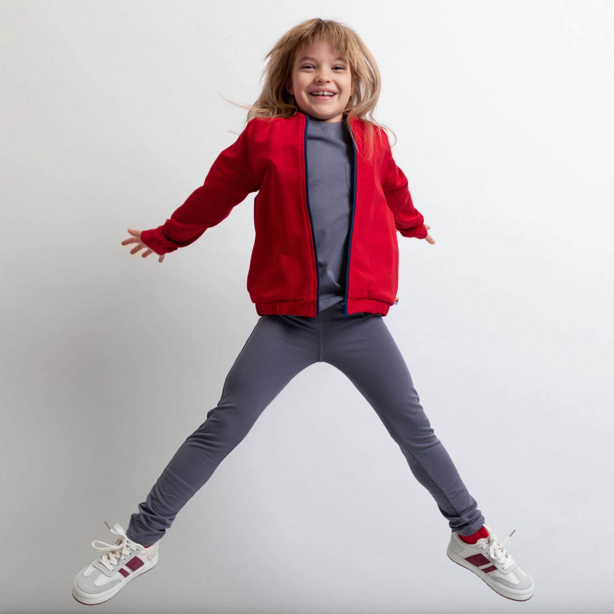 Czerwona bluza na zamek