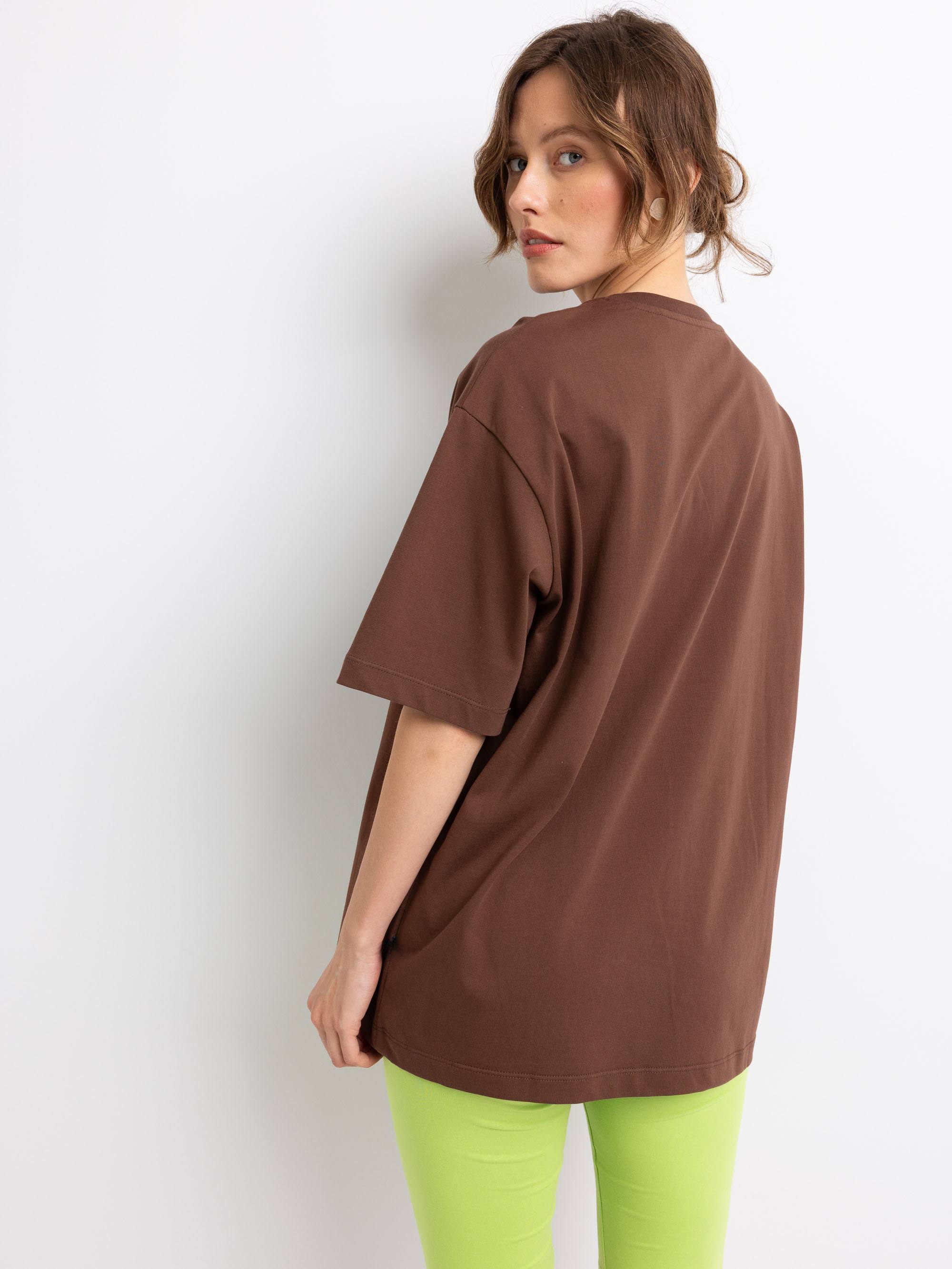 Brązowy T-shirt oversize damski