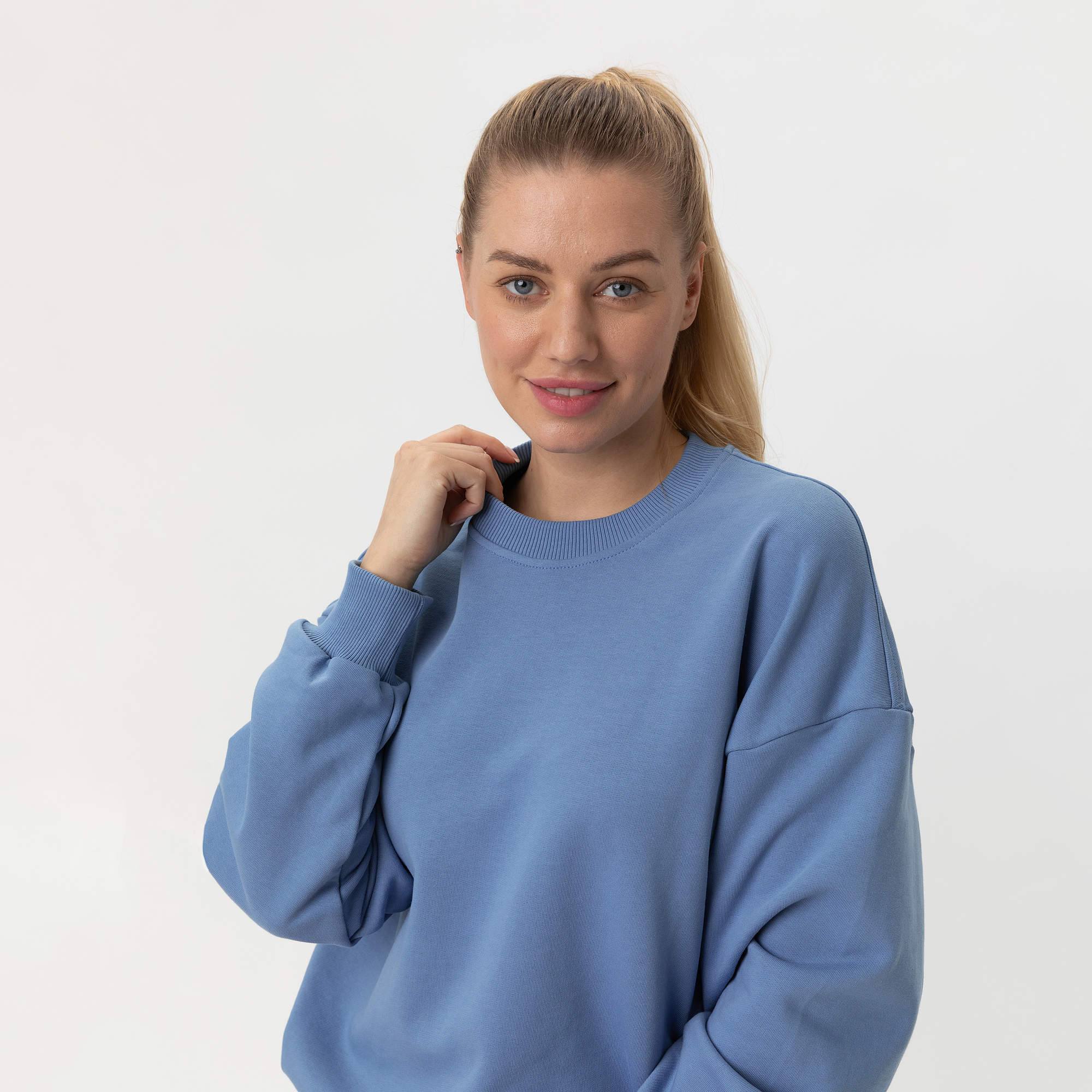 Błękitna bluza przez głowę damska
