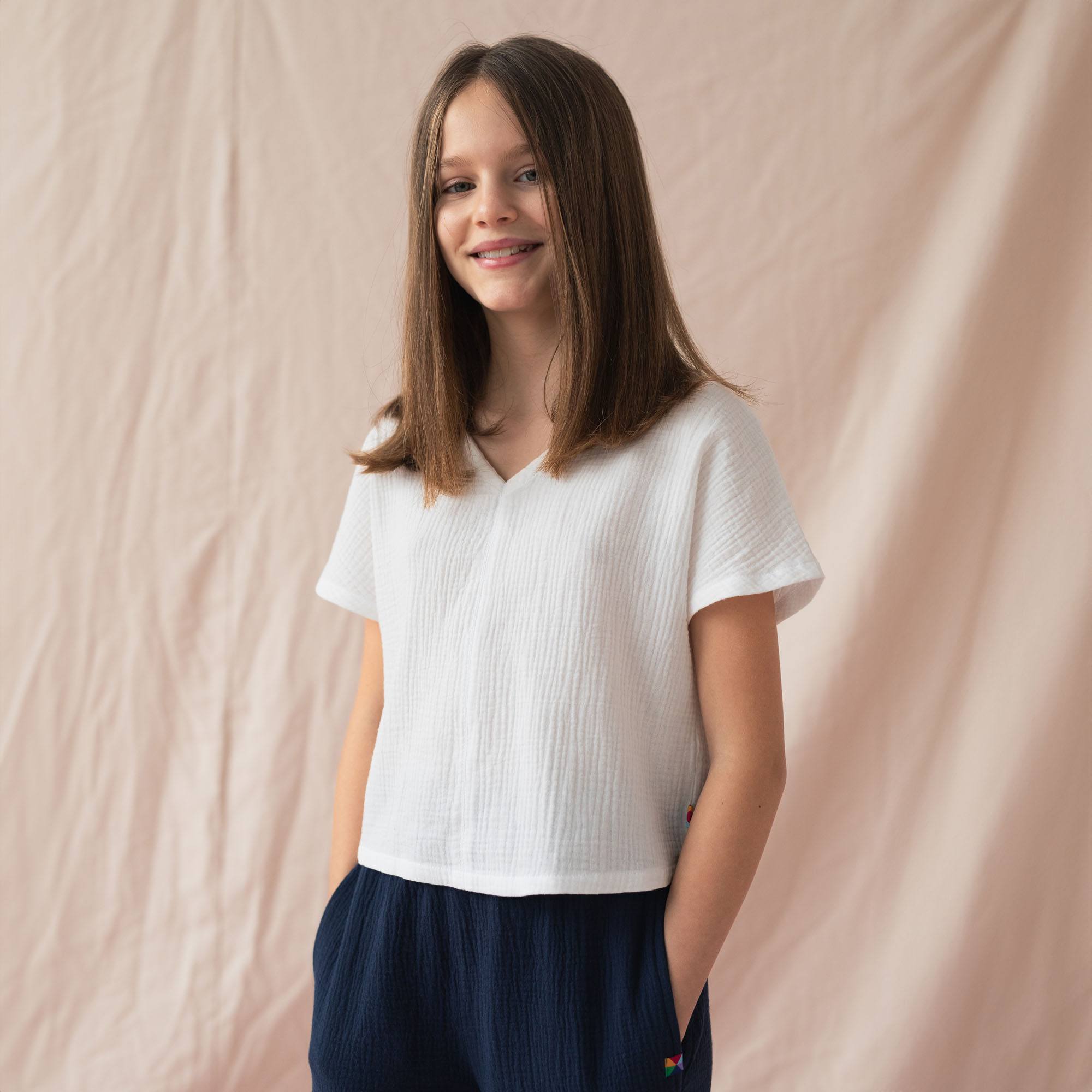 Biała koszulka muślinowa Junior