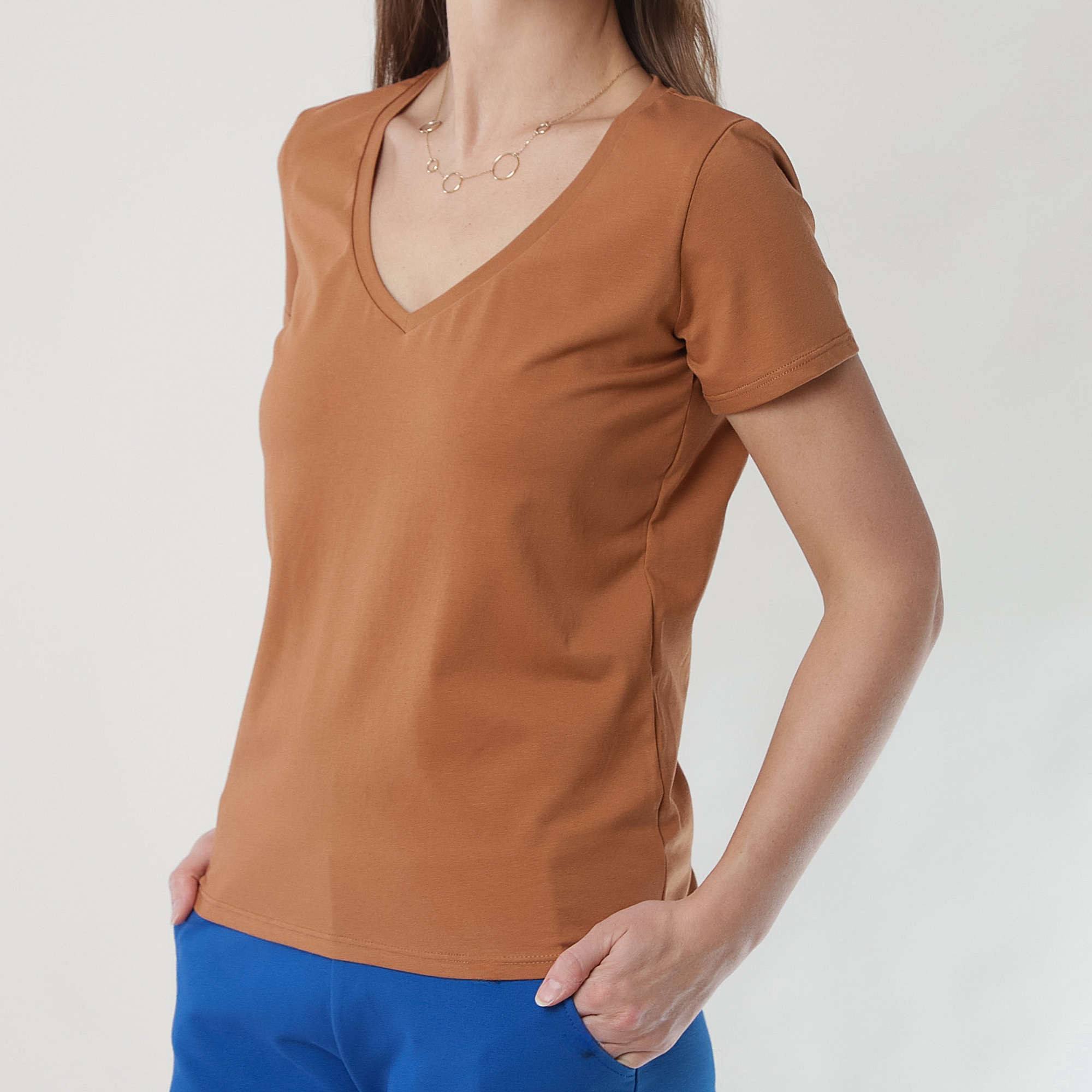 Karmelowy T-shirt damski
