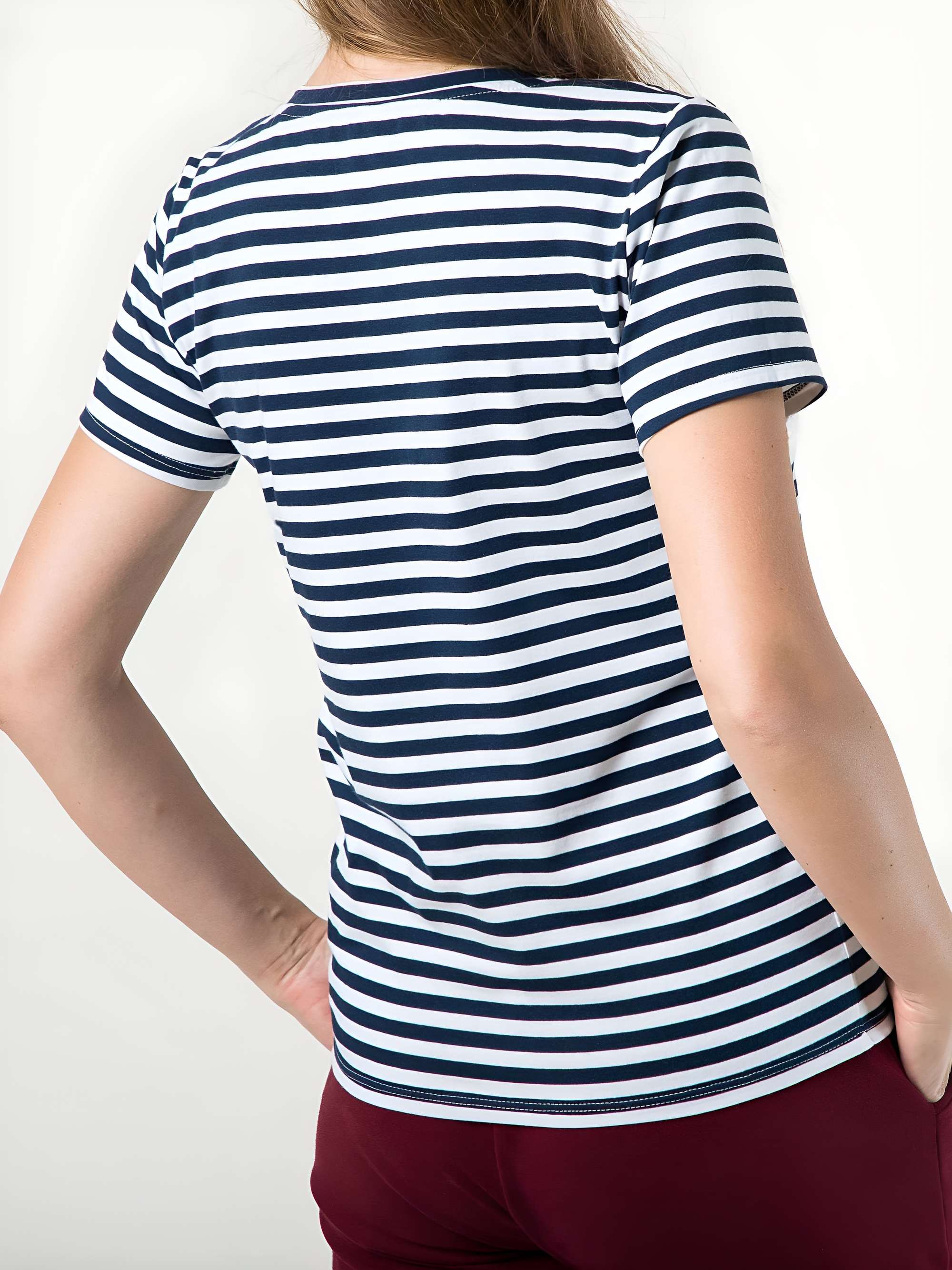 Granatowy T-shirt damski w paski