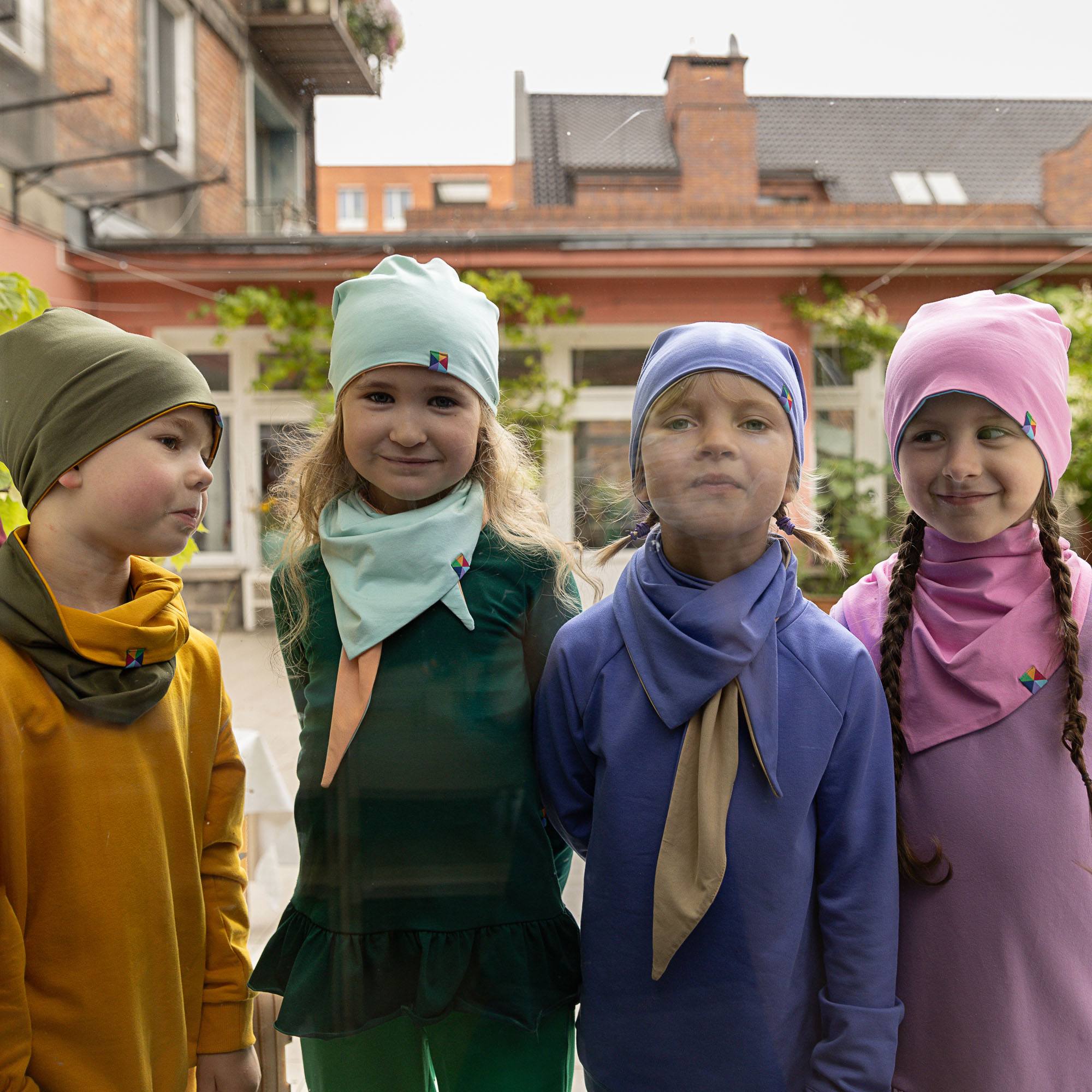 Butelkowozielona bluzka z falbanką
