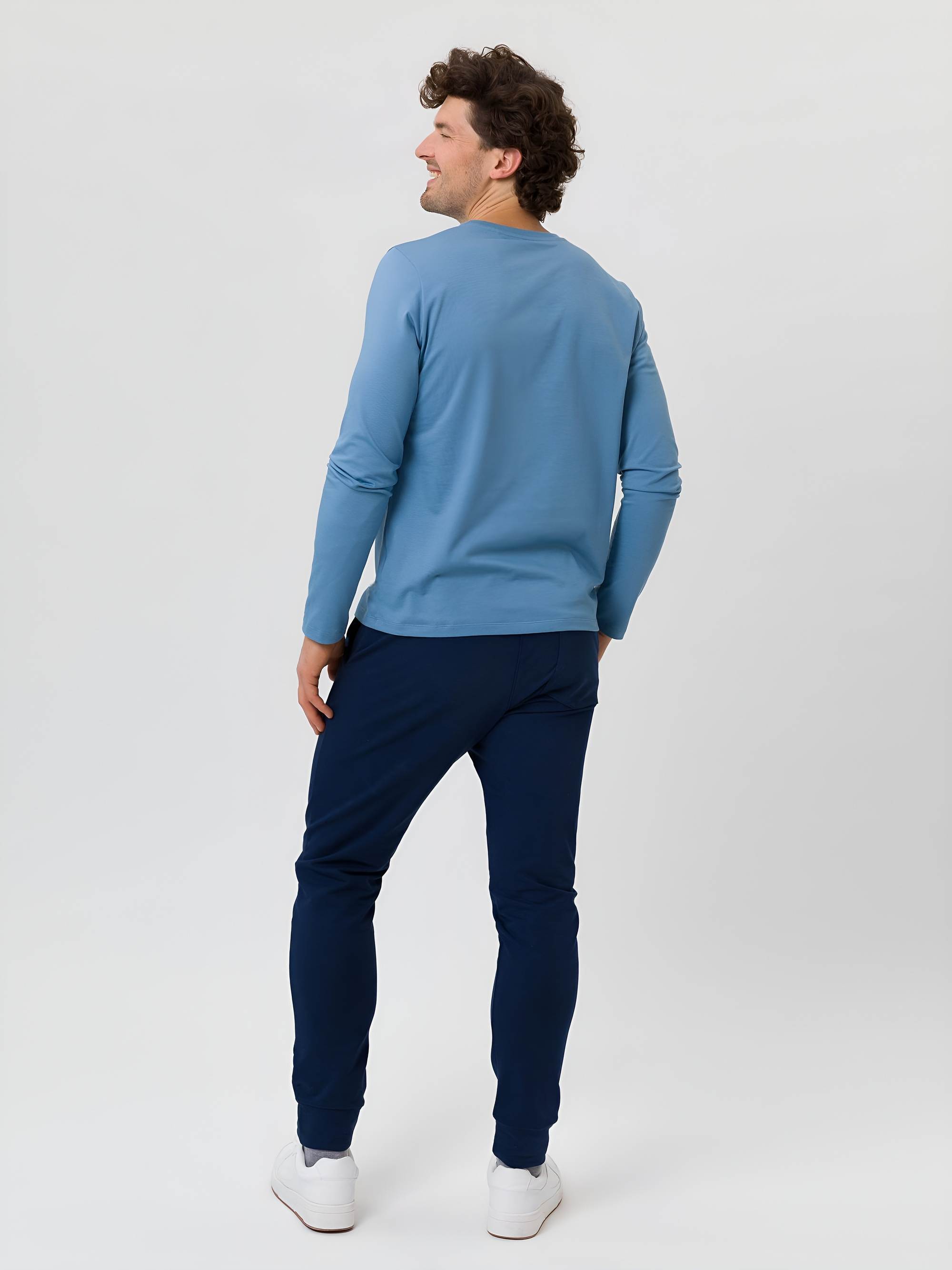 Błękitna koszulka z długim rękawem męska