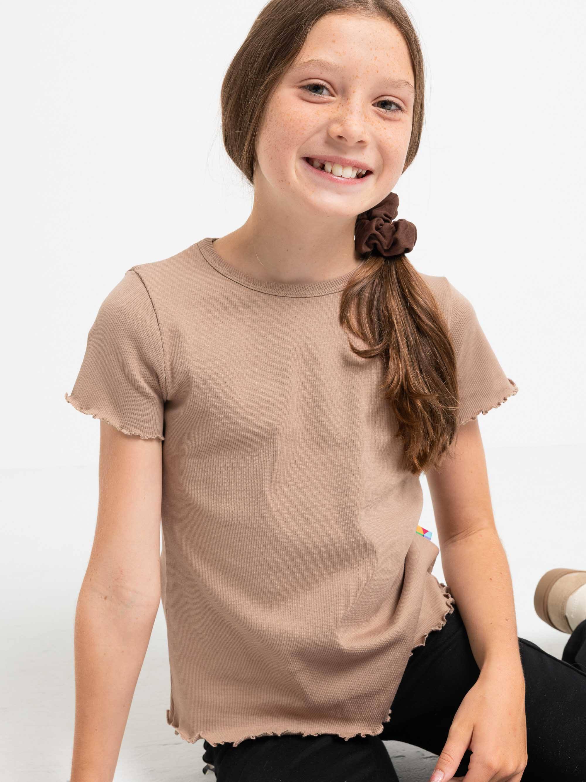Mocha mousse koszulka prążkowana z krótkim rękawem Junior