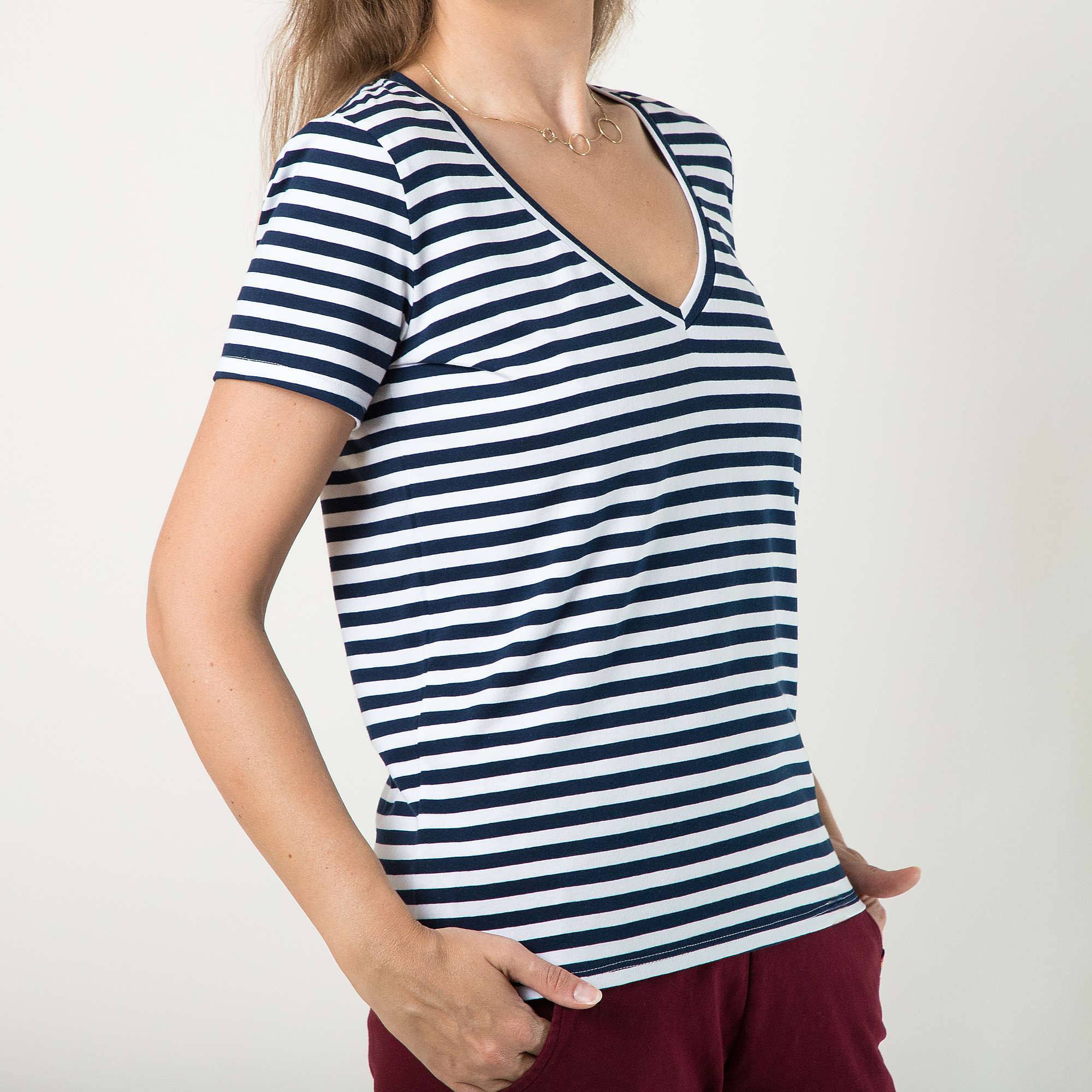 Granatowy T-shirt damski w paski