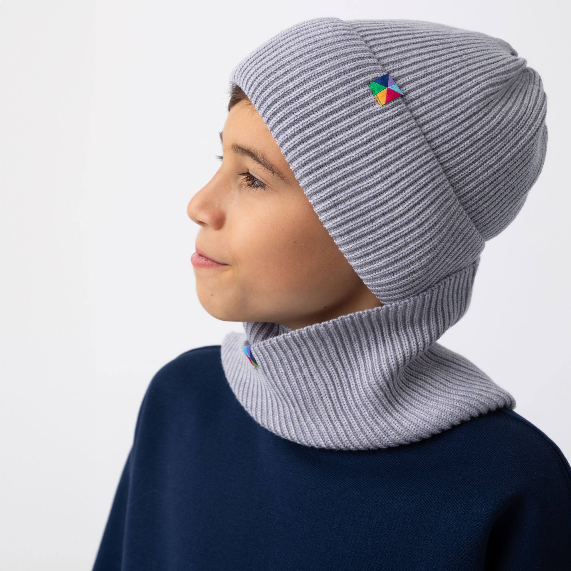 Szara czapka z wełny merino