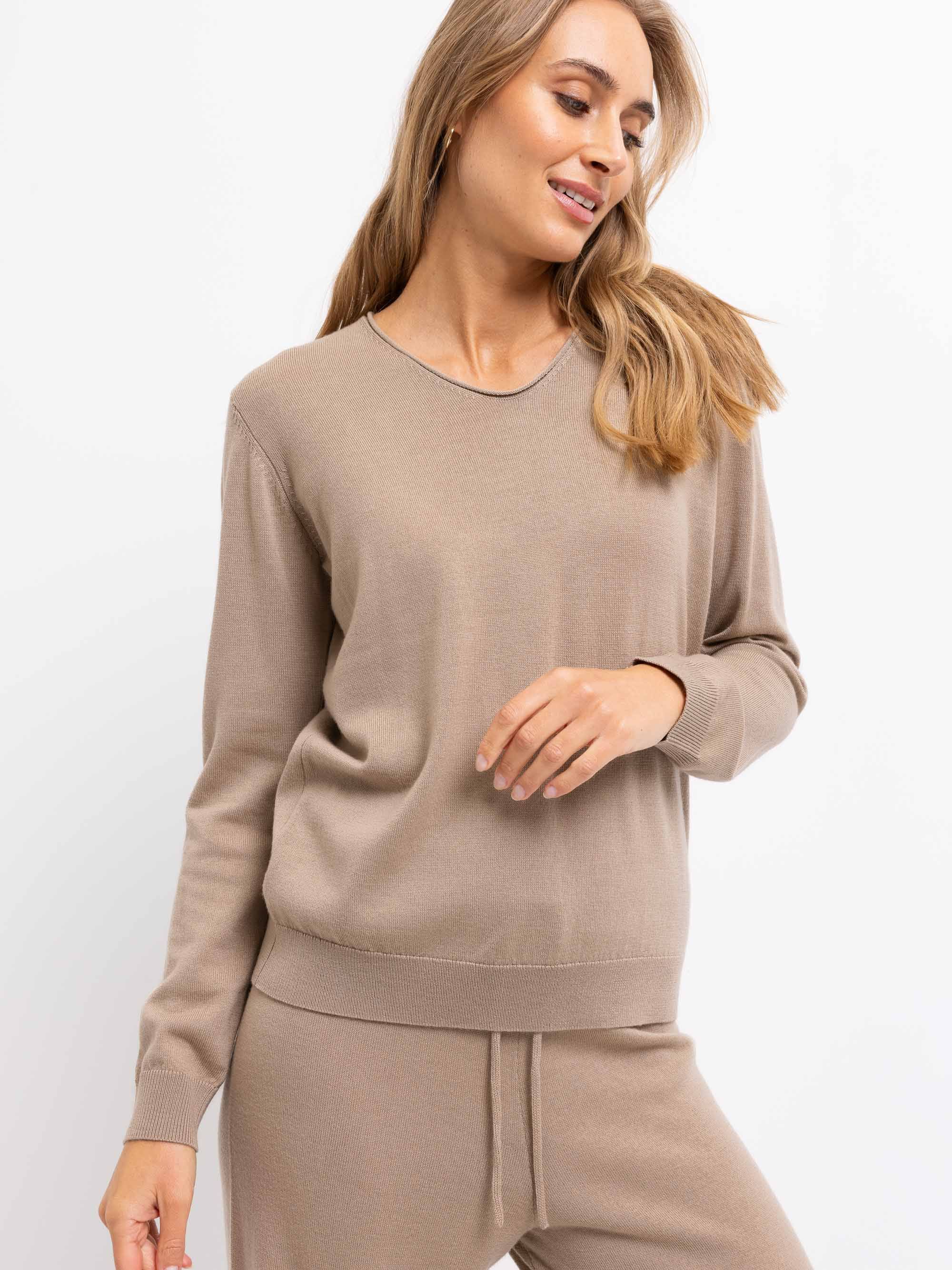 Beżowy sweter z wełny merino damski