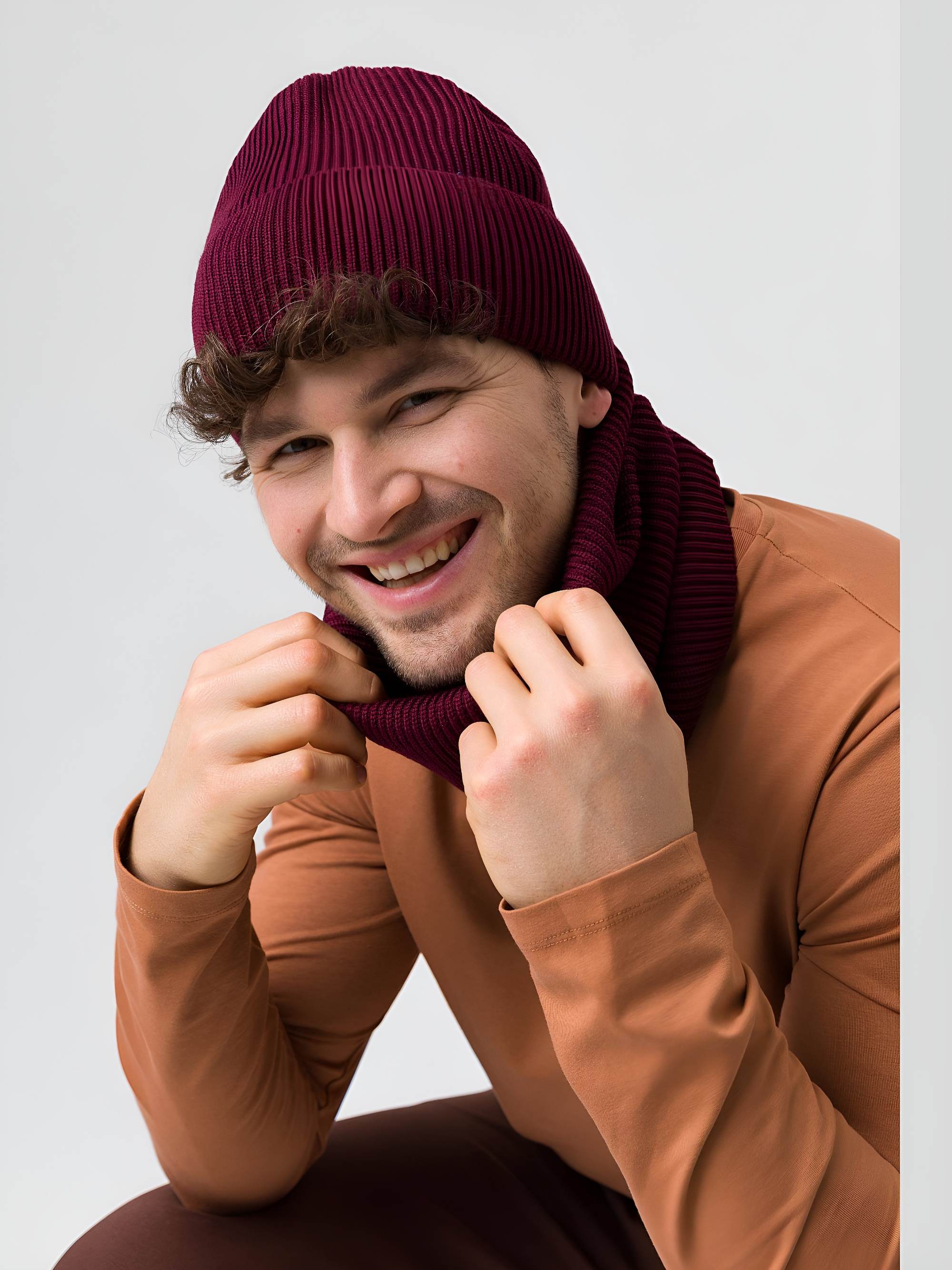 Bordowa czapka z wełny merino