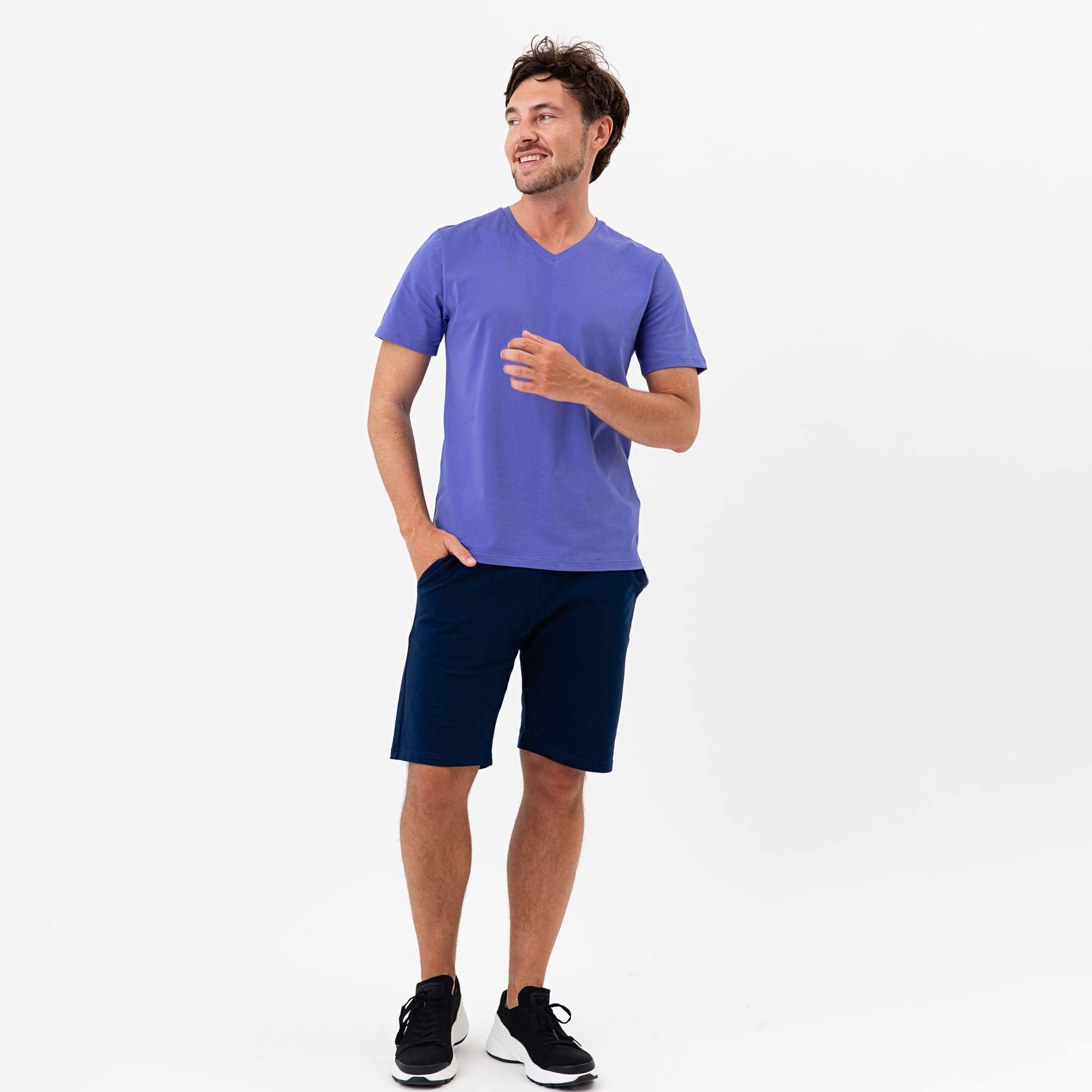 Barwinkowy t-shirt w serek męski