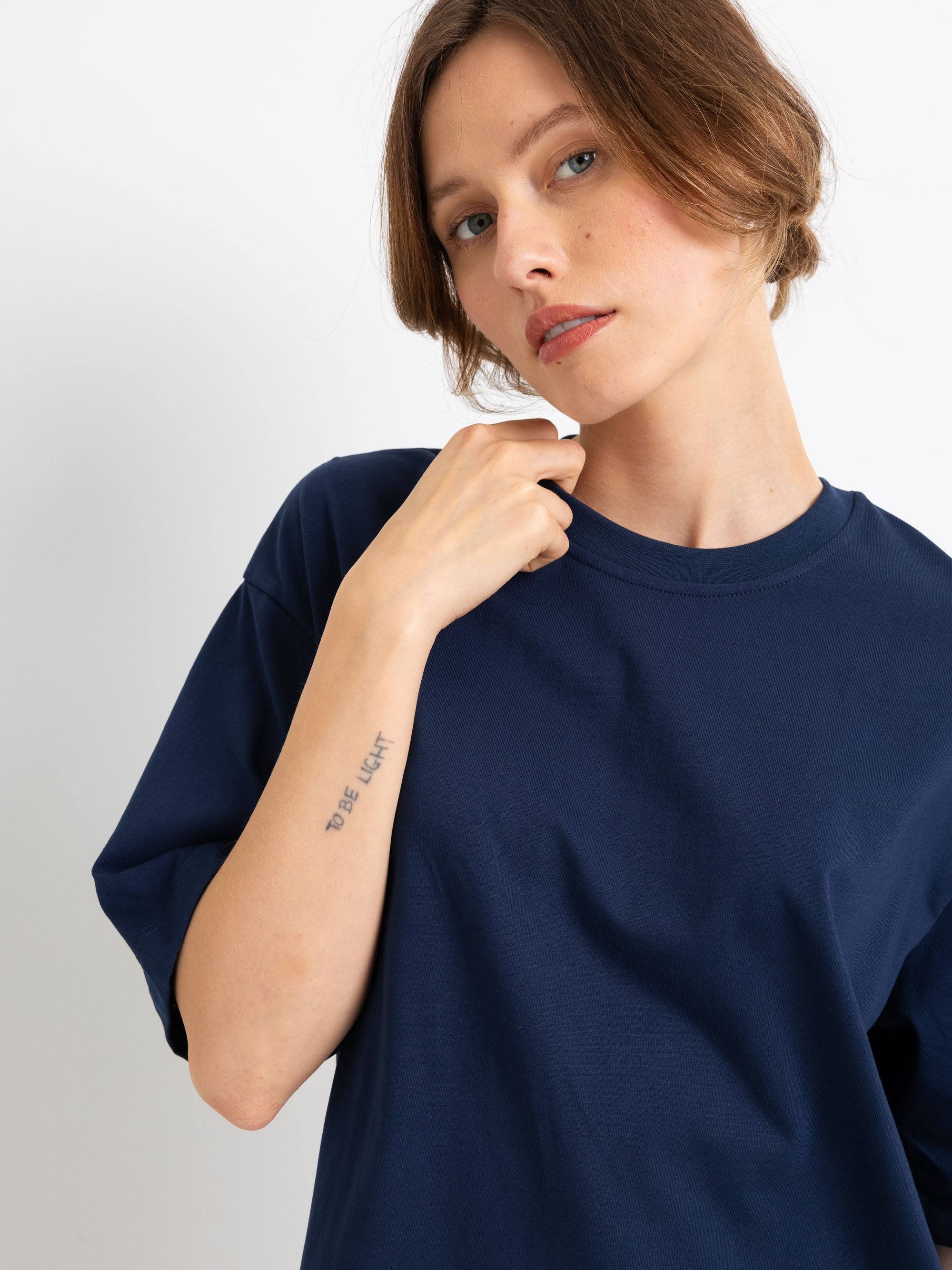 Granatowy T-shirt oversize damski