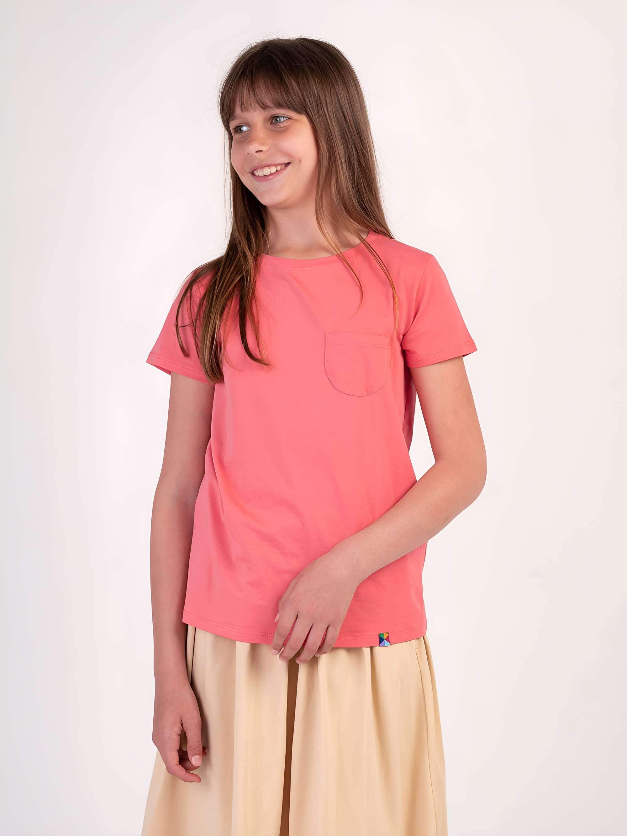 Koralowy T-shirt z kieszonką Junior