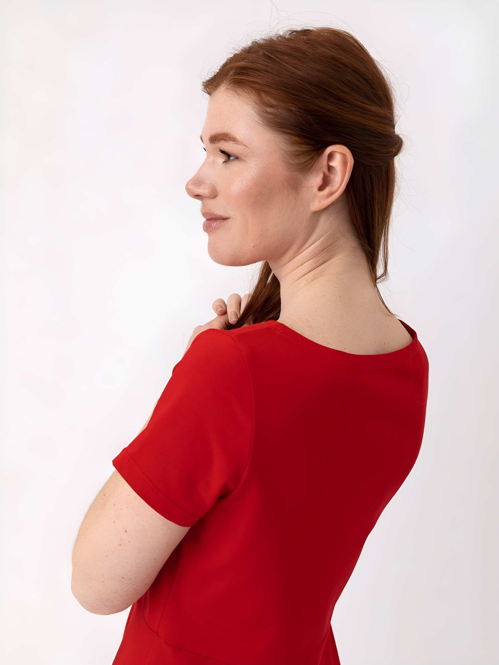 Czerwona sukienka do kolan damska