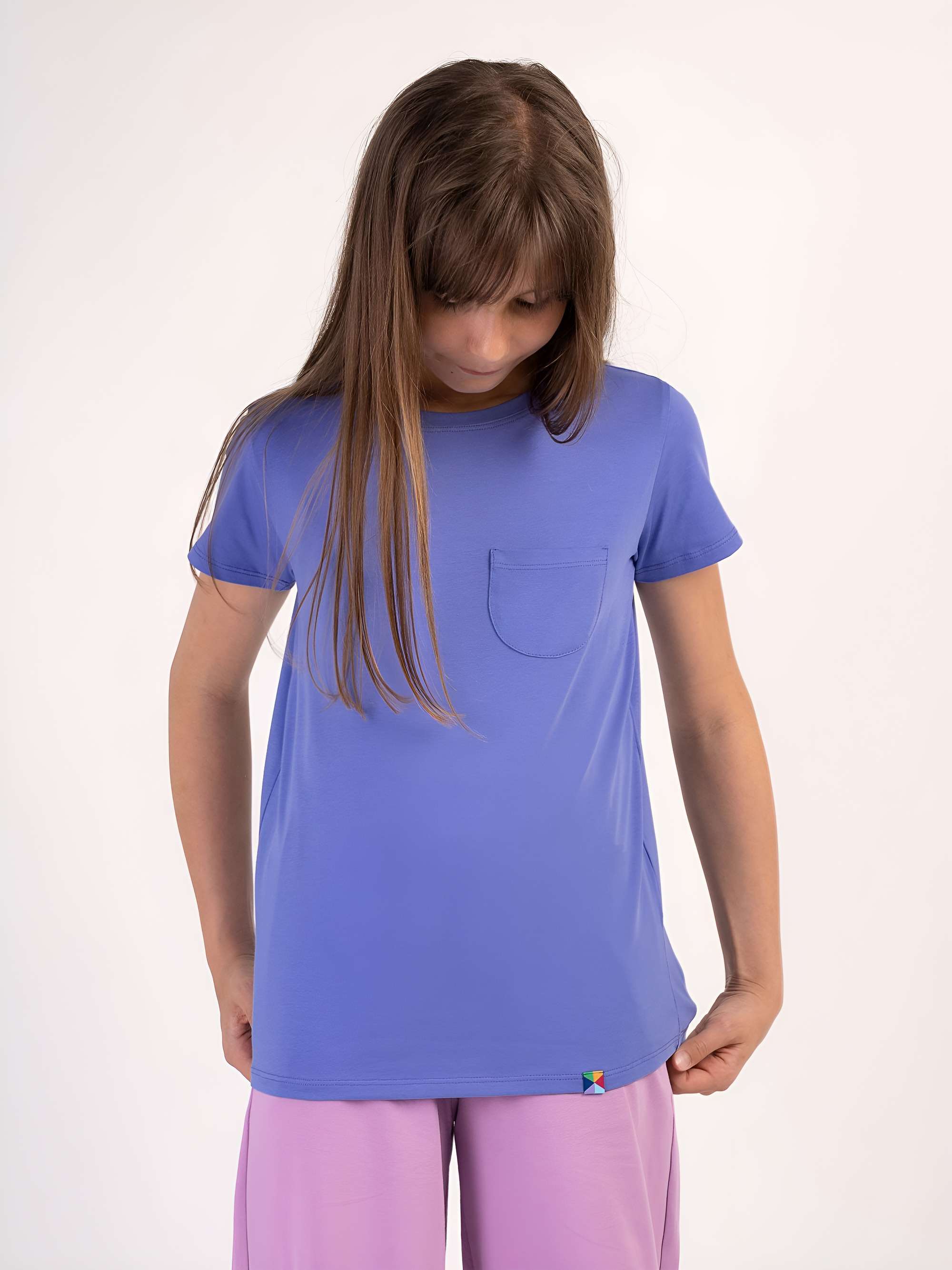 Barwinkowy T-shirt z kieszonką Junior