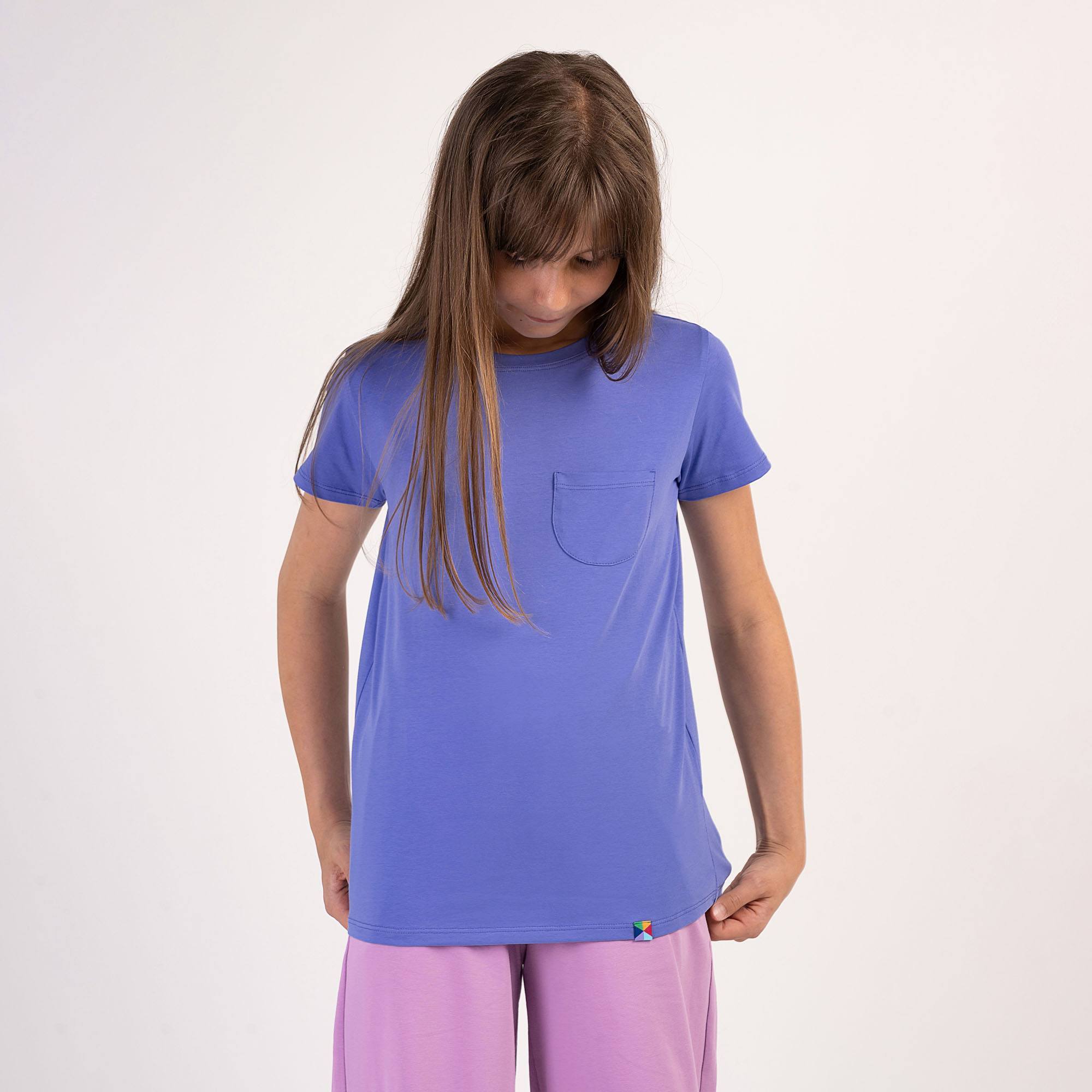 Barwinkowy T-shirt z kieszonką Junior