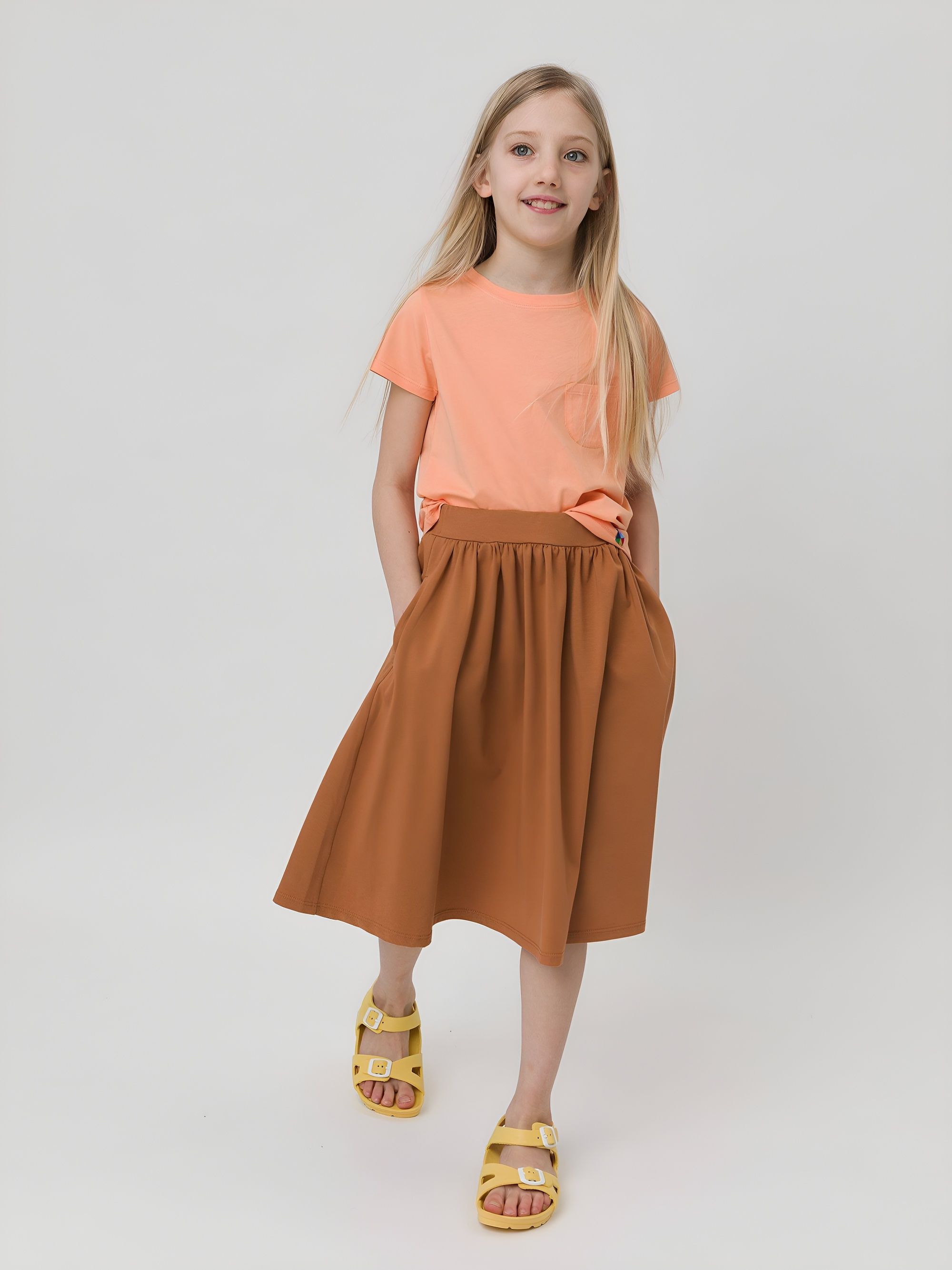 Morelowy t-shirt z kieszonką